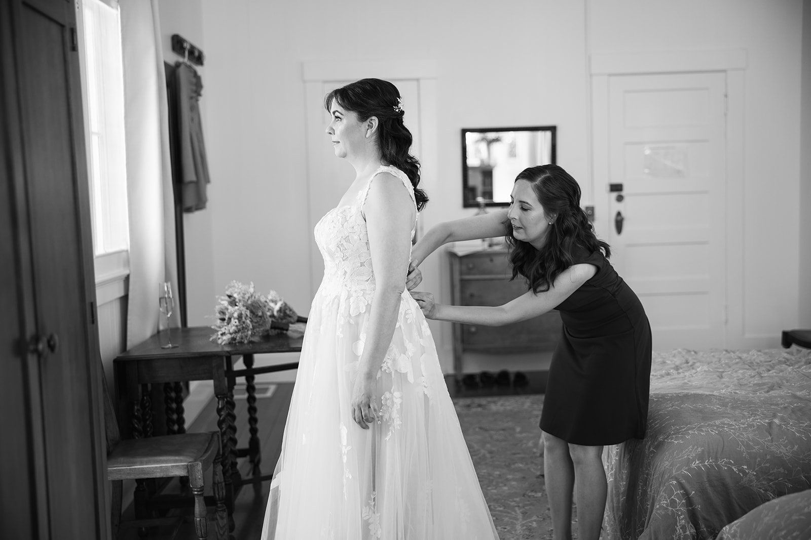 redwoods barn wedding at sand rock farm, Getting Ready at the Farmhouse