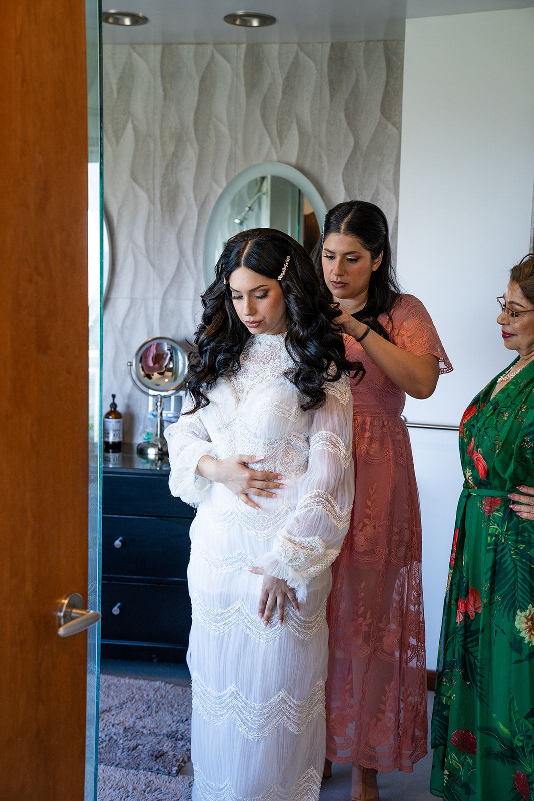 private estate micro wedding, malibu, Getting Ready at the Malibu Estate