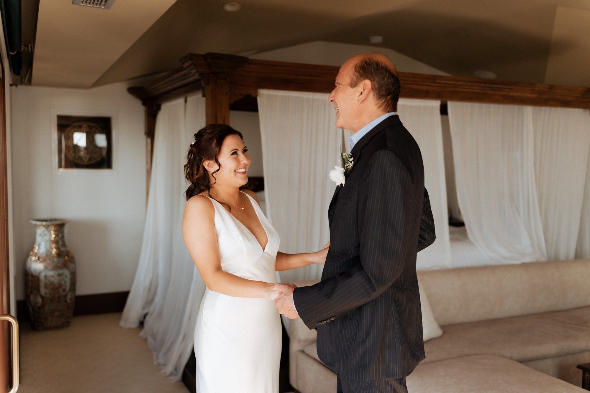 private cliffside residence wedding socal live painter, A Live-Wedding-Painting Ceremony in the Garden