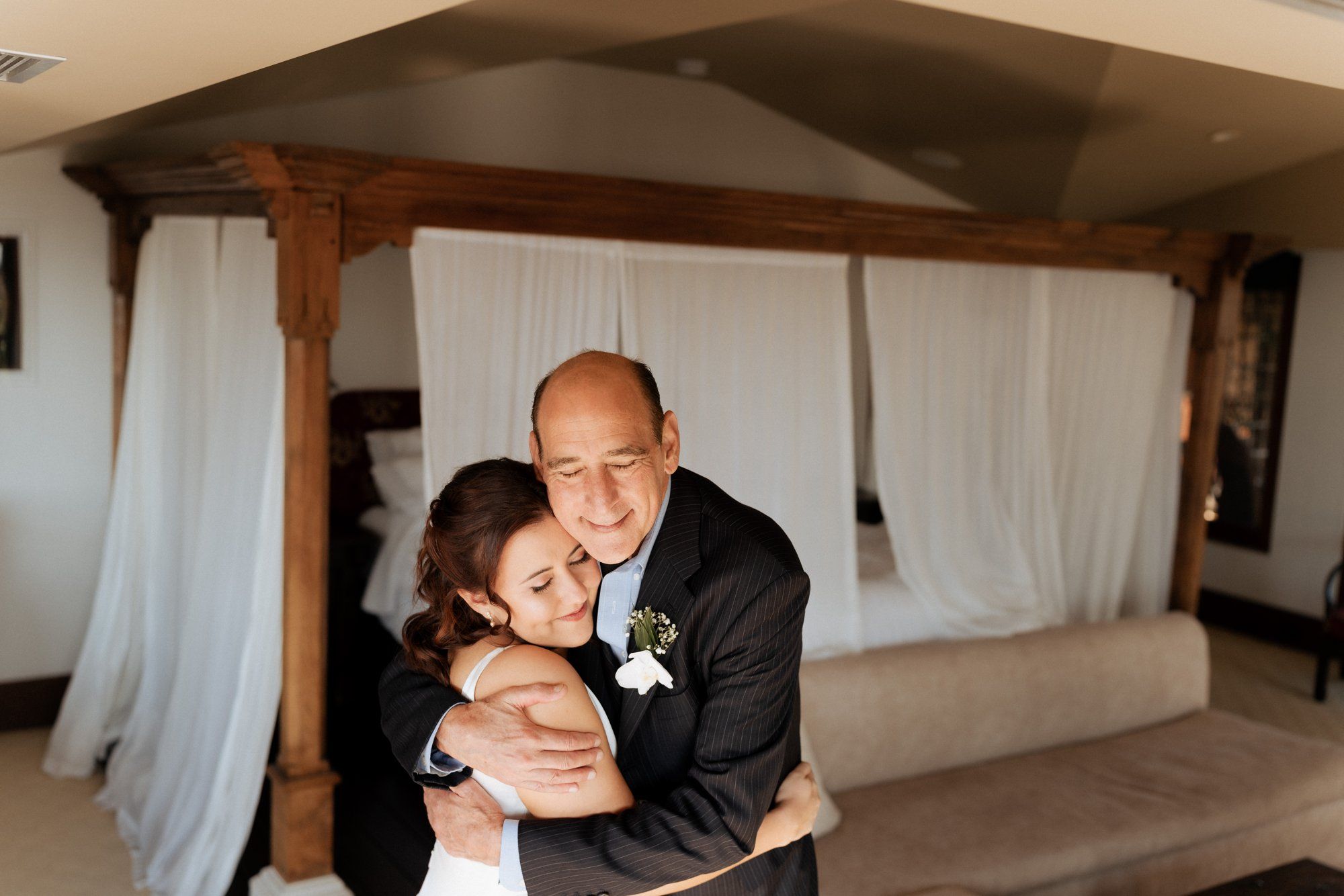 private cliffside residence wedding socal live painter, Portraits Above the Cove: This Coastal Private-Residence Wedding on Film