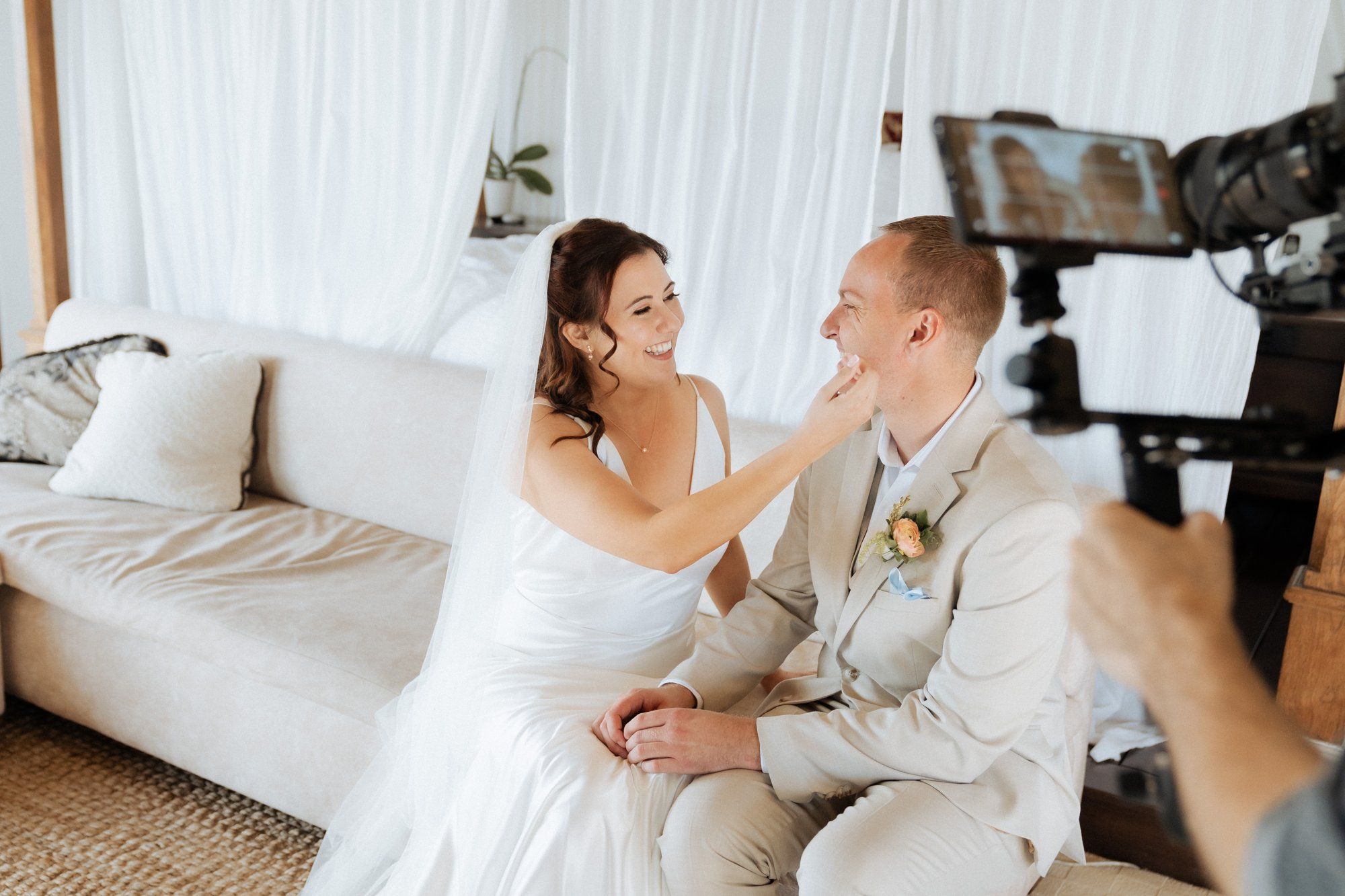 private cliffside residence wedding socal live painter, Portraits Above the Cove: This Coastal Private-Residence Wedding on Film