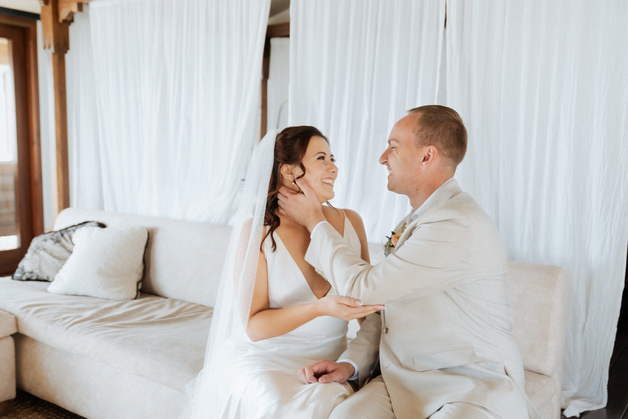 private cliffside residence wedding socal live painter, A Live-Wedding-Painting Ceremony in the Garden