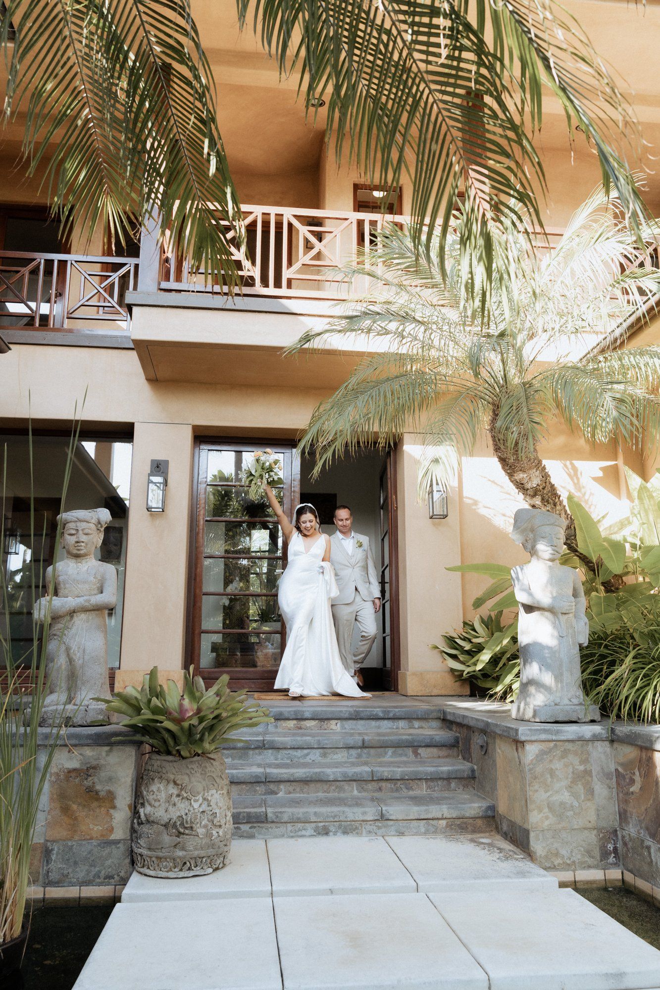 private cliffside residence wedding socal live painter, Portraits Above the Cove: This Coastal Private-Residence Wedding on Film