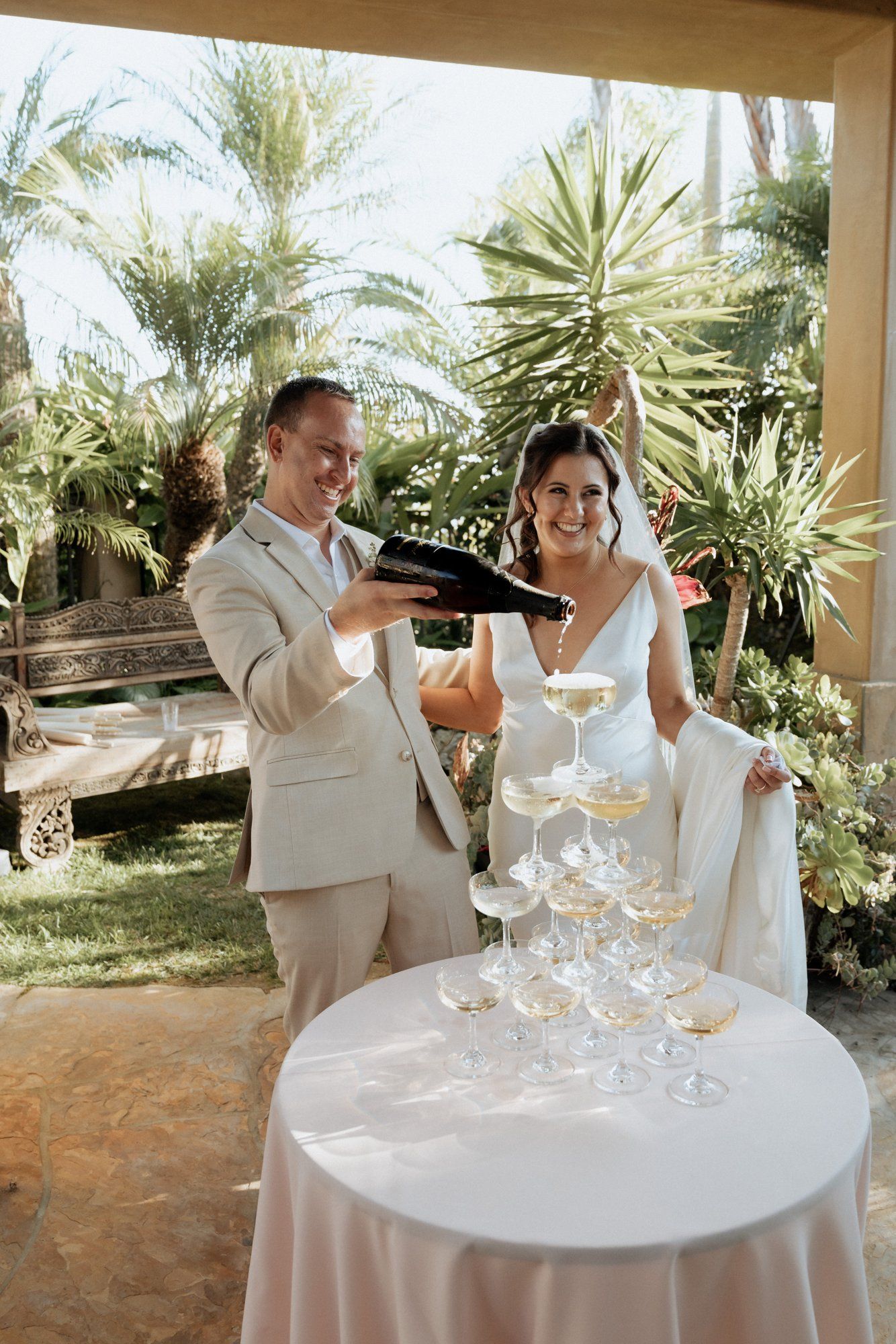 private cliffside residence wedding socal live painter, Portraits Above the Cove: This Coastal Private-Residence Wedding on Film