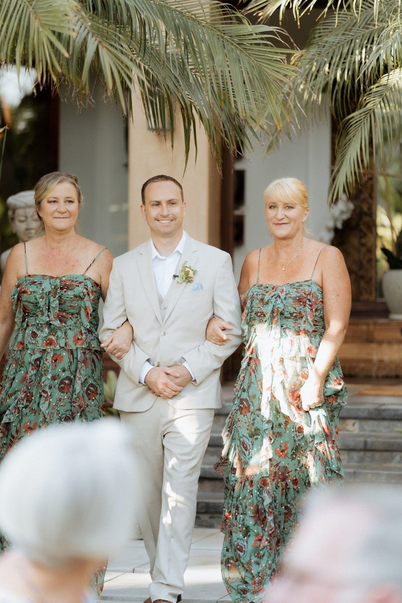private cliffside residence wedding socal live painter, A Live-Wedding-Painting Ceremony in the Garden
