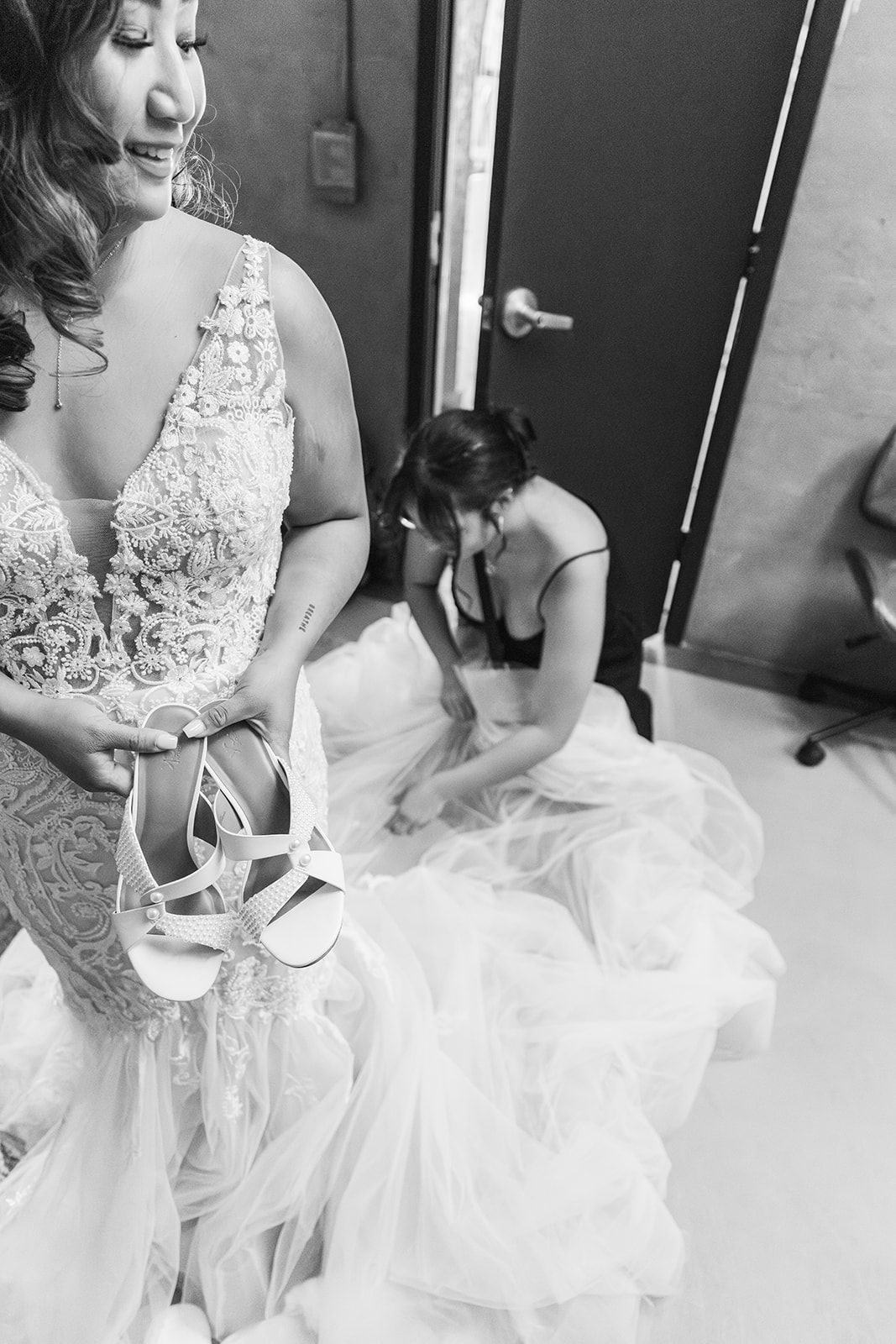 glen ellen wine-country wedding with an oyster bar, Getting Ready Apart for the Glen Ellen Fall Wedding