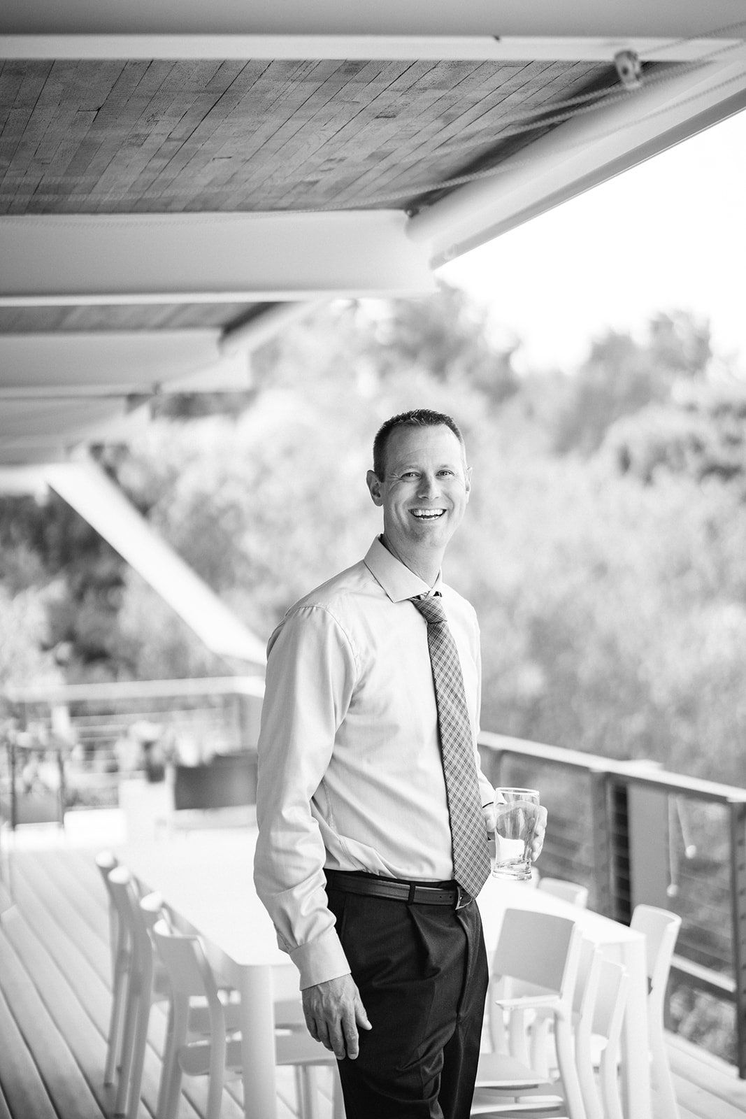 midcentury modern micro wedding at case study house 26, Portraits Inside a Landmark