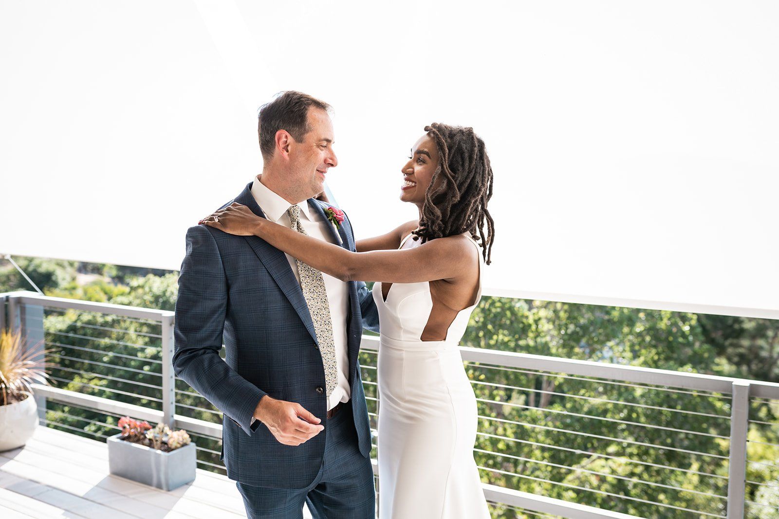 midcentury modern micro wedding at case study house 26, Portraits Inside a Landmark