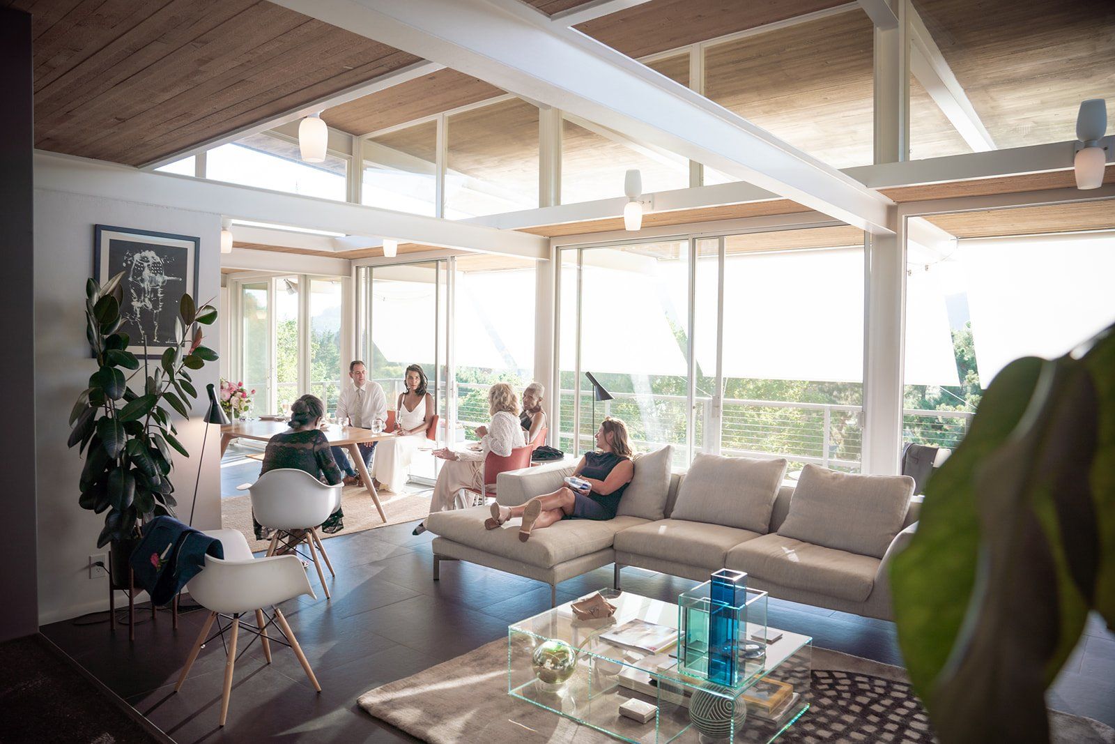 midcentury modern micro wedding at case study house 26, Portraits Inside a Landmark