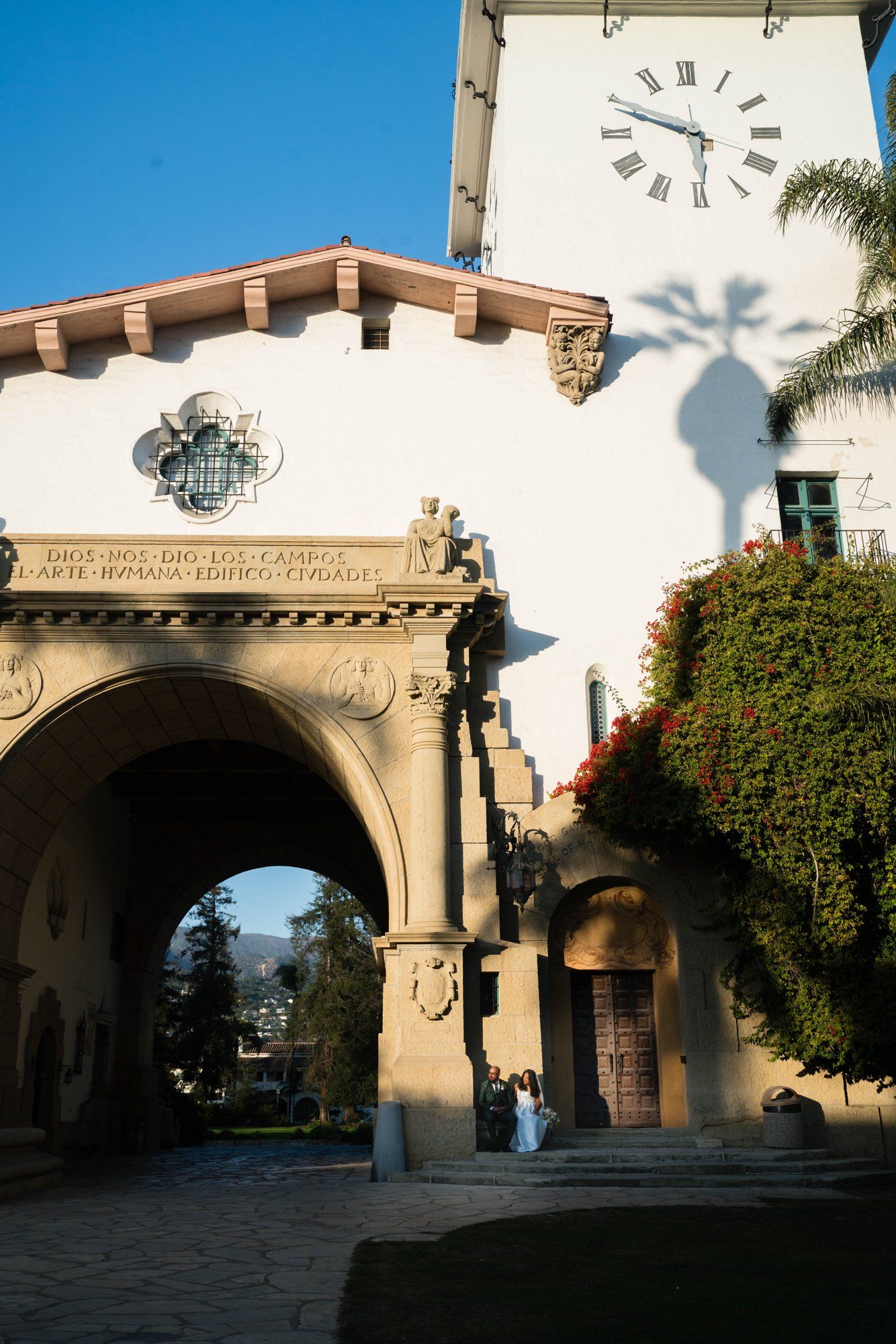 classic santa barbara courthouse micro wedding, Family Photos Under the Classic Santa Barbara Courthouse Arches