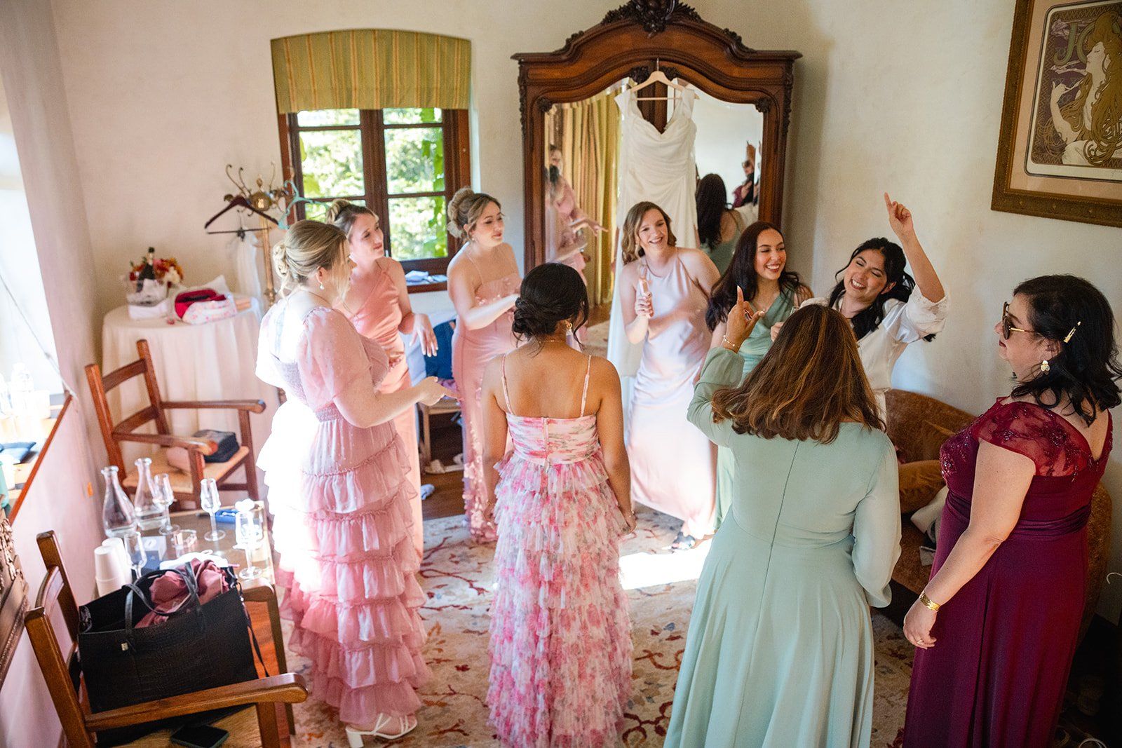 summer vineyard wedding at jacuzzi family vineyards, sonoma, Getting Ready at Jacuzzi