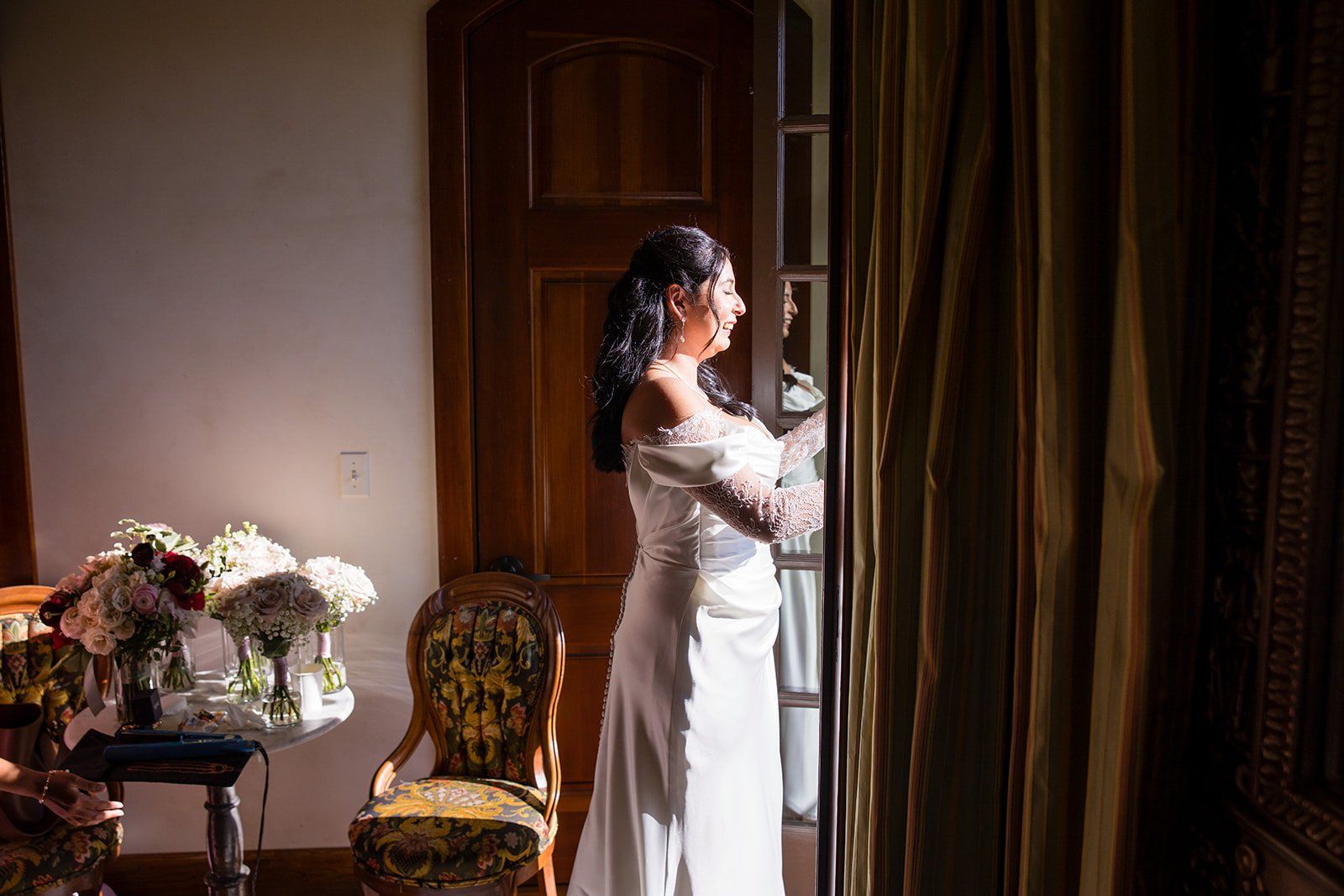 summer vineyard wedding at jacuzzi family vineyards, sonoma, Getting Ready at Jacuzzi