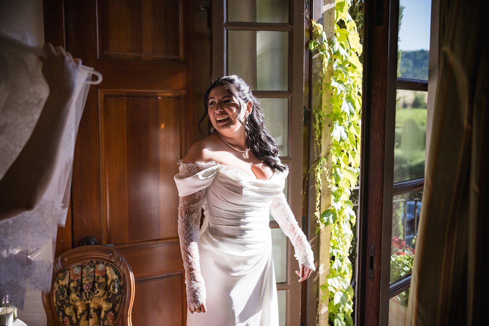 summer vineyard wedding at jacuzzi family vineyards, sonoma, Getting Ready at Jacuzzi