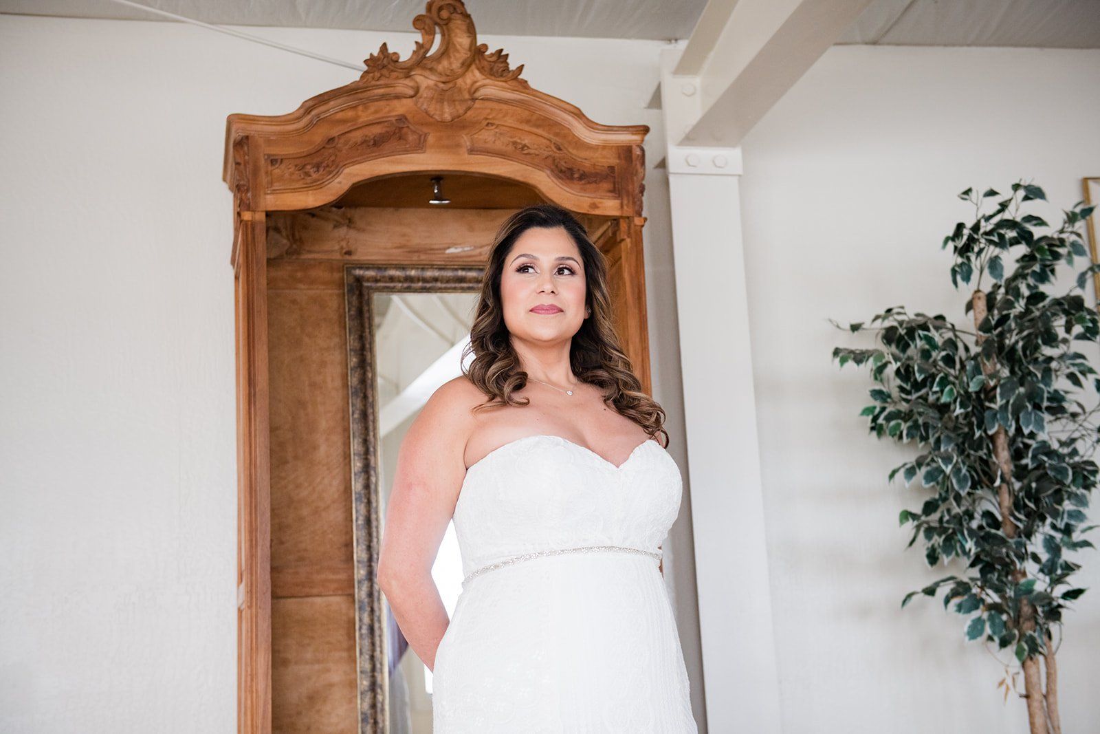 largest micro wedding at mavericks house, Getting Ready at Mavericks House