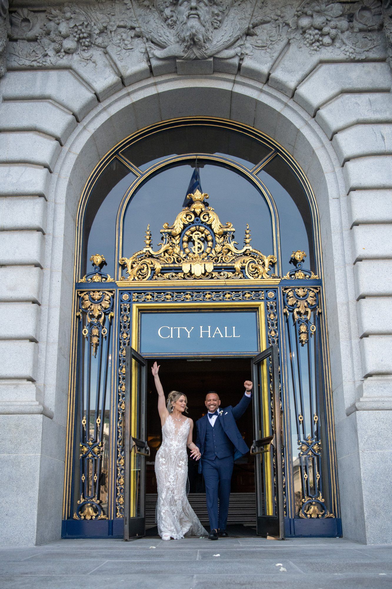 spring city hall micro wedding, A Spring City Hall Ceremony Under the Rotunda
