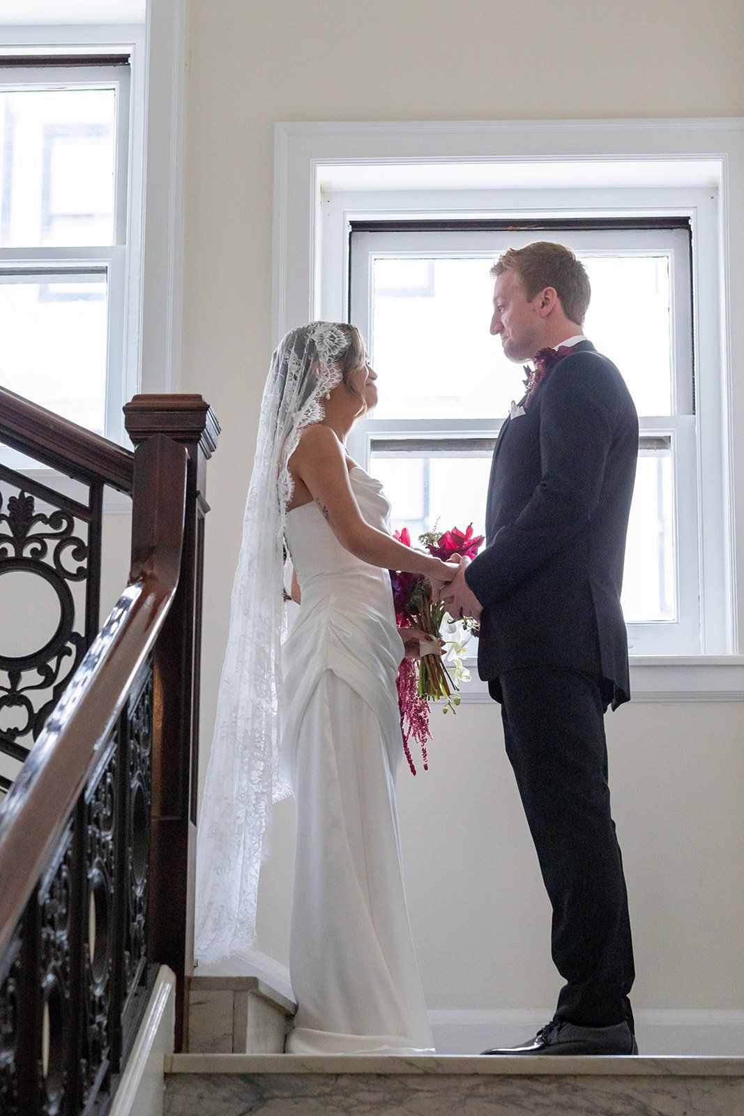 december city hall micro wedding, A Holiday-Season City Hall Ceremony Under the Dome
