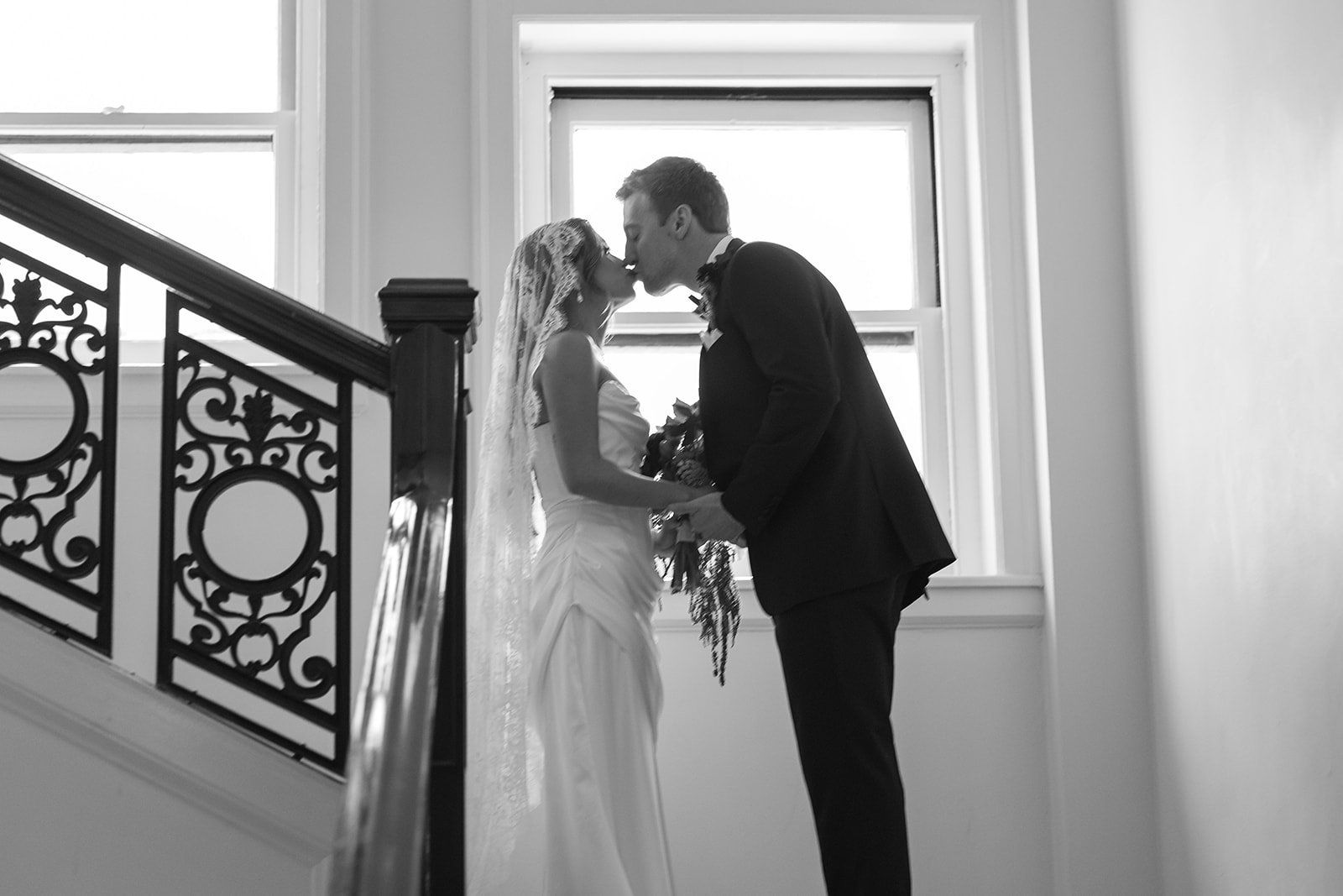 december city hall micro wedding, Portraits on the Grand Staircase