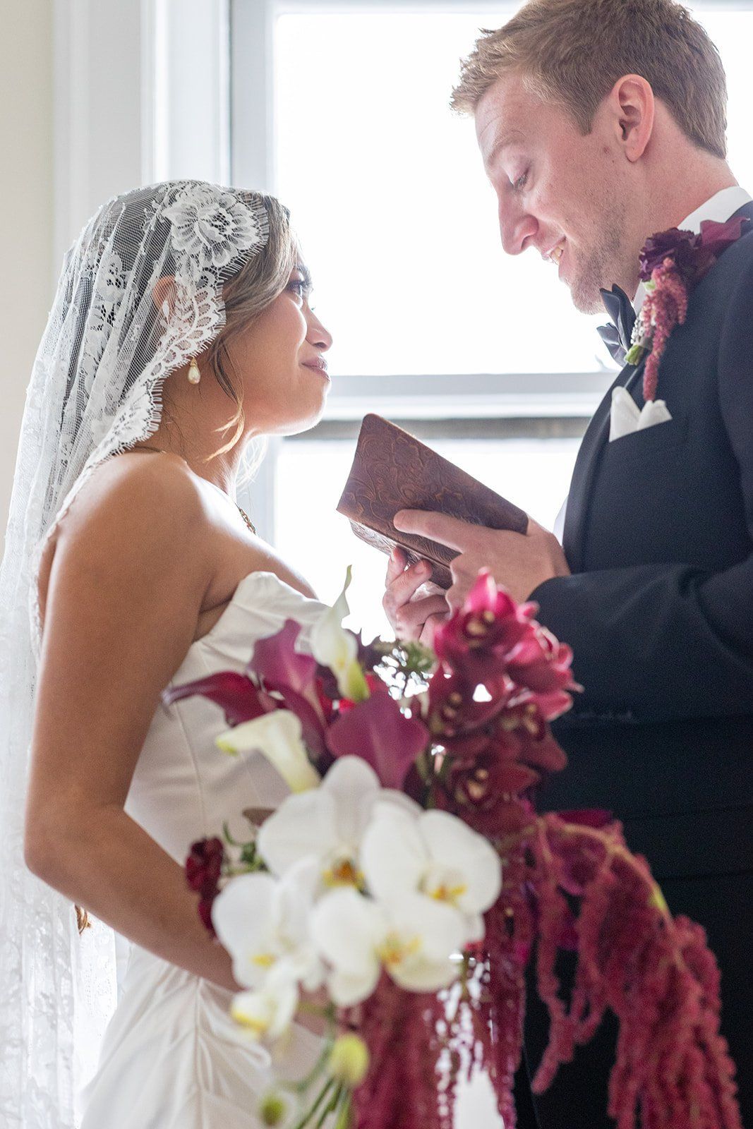 december city hall micro wedding, A Holiday-Season City Hall Ceremony Under the Dome