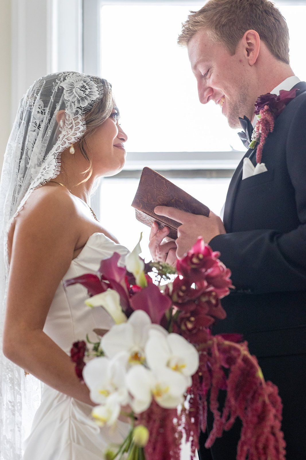 december city hall micro wedding, A Holiday-Season City Hall Ceremony Under the Dome