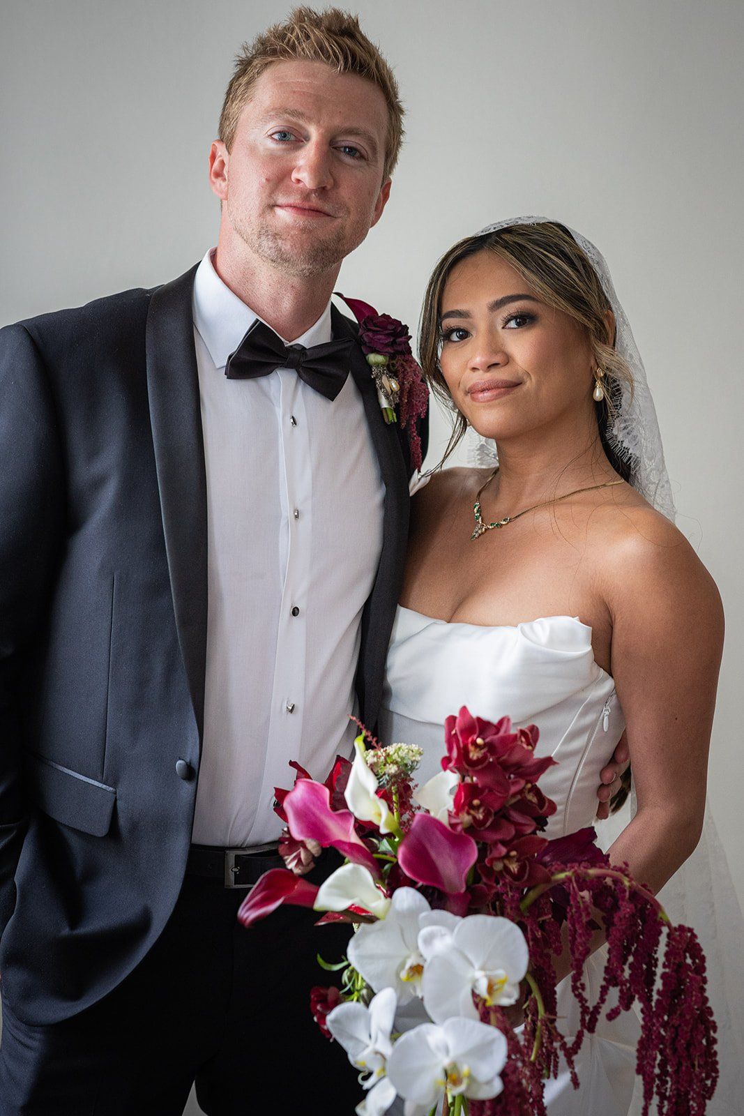 december city hall micro wedding, Portraits on the Grand Staircase