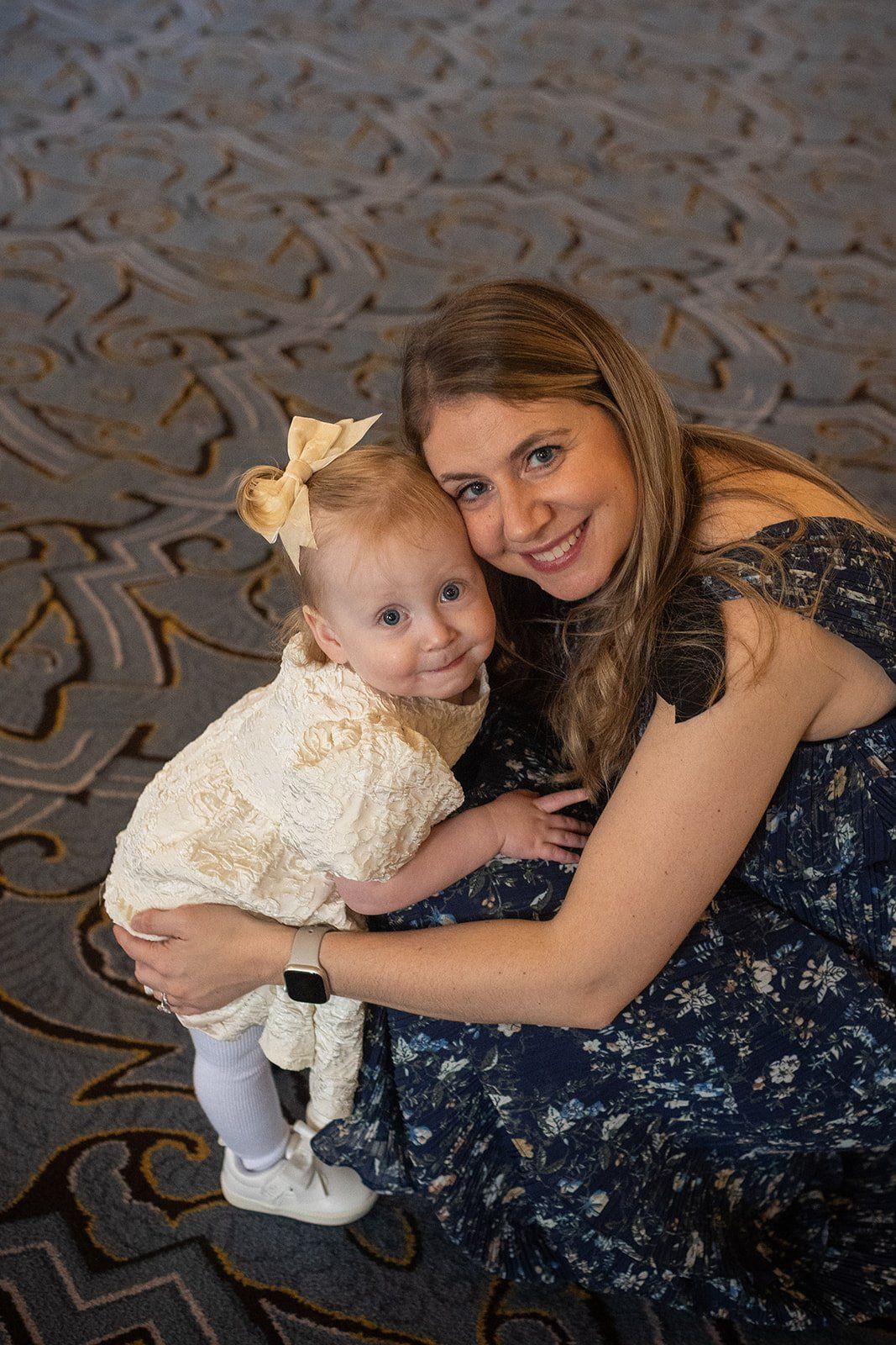 december city hall micro wedding, Portraits on the Grand Staircase