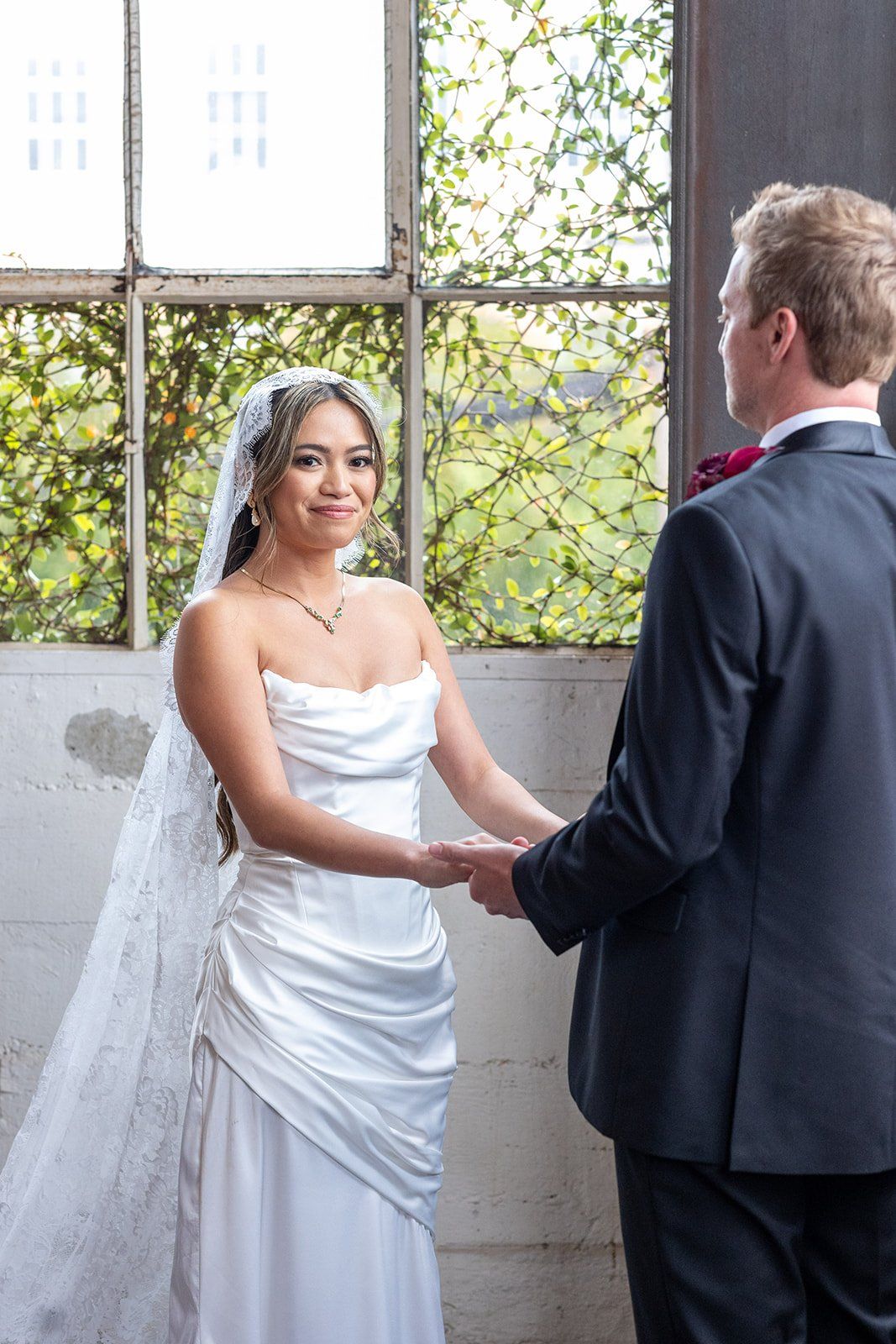 december city hall micro wedding, A Holiday-Season City Hall Ceremony Under the Dome