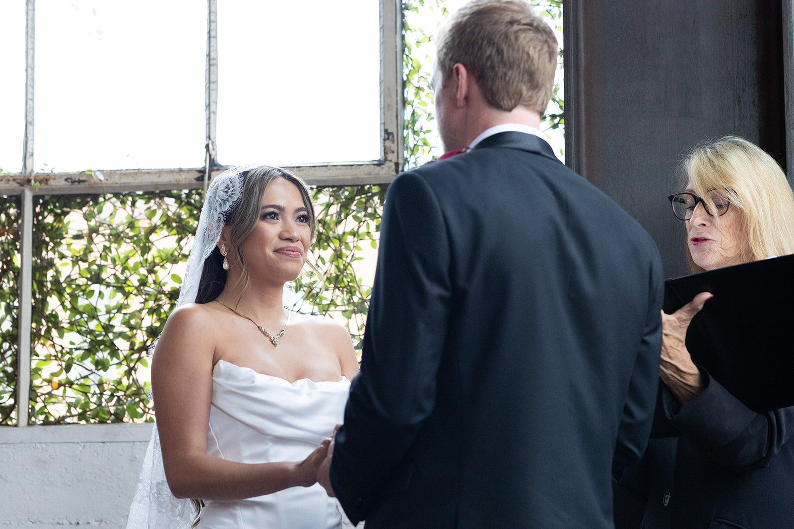 december city hall micro wedding, A Holiday-Season City Hall Ceremony Under the Dome