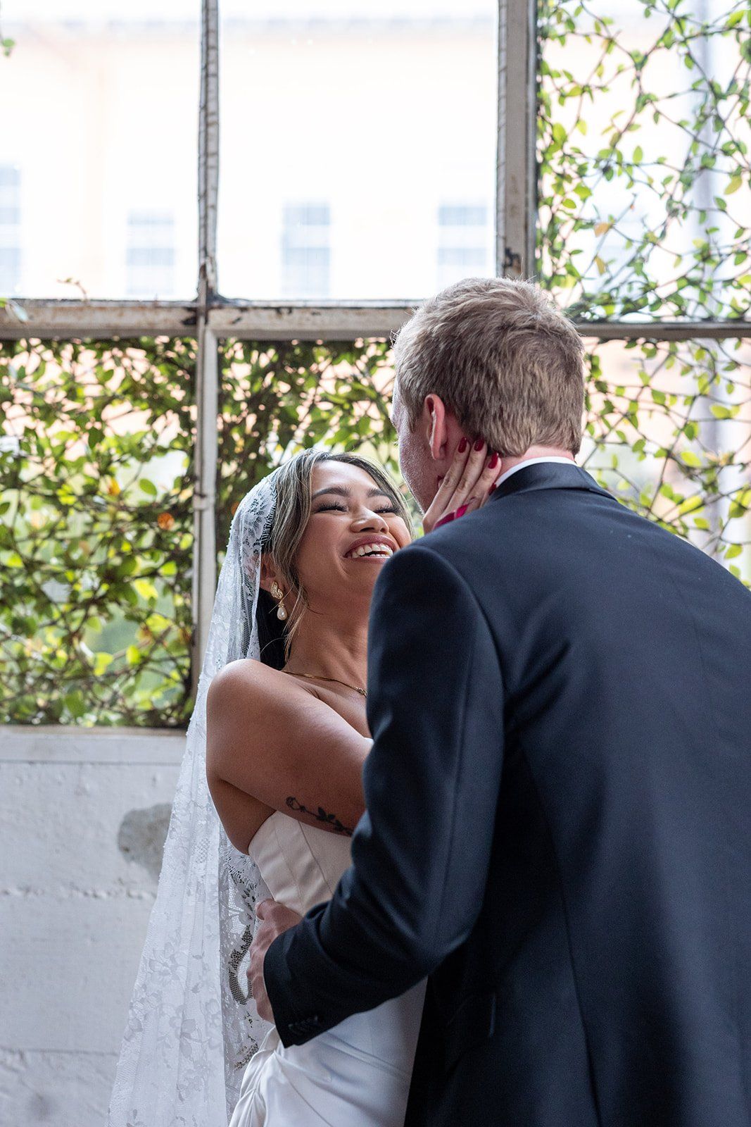 december city hall micro wedding, Portraits on the Grand Staircase