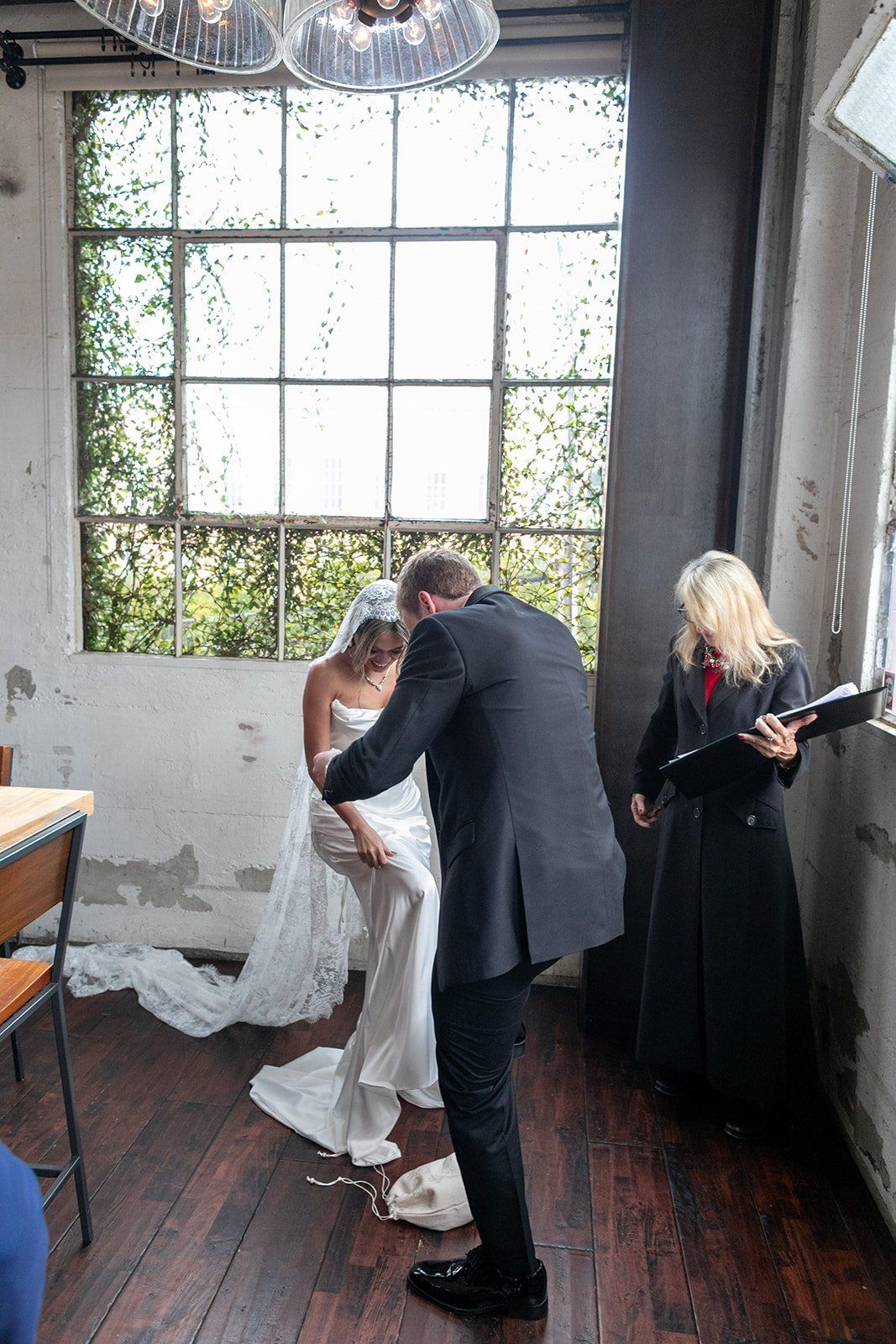 december city hall micro wedding, A Holiday-Season City Hall Ceremony Under the Dome