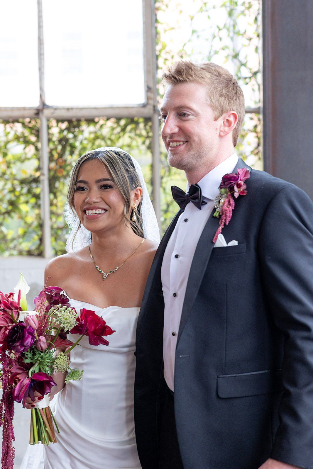 december city hall micro wedding, Portraits on the Grand Staircase