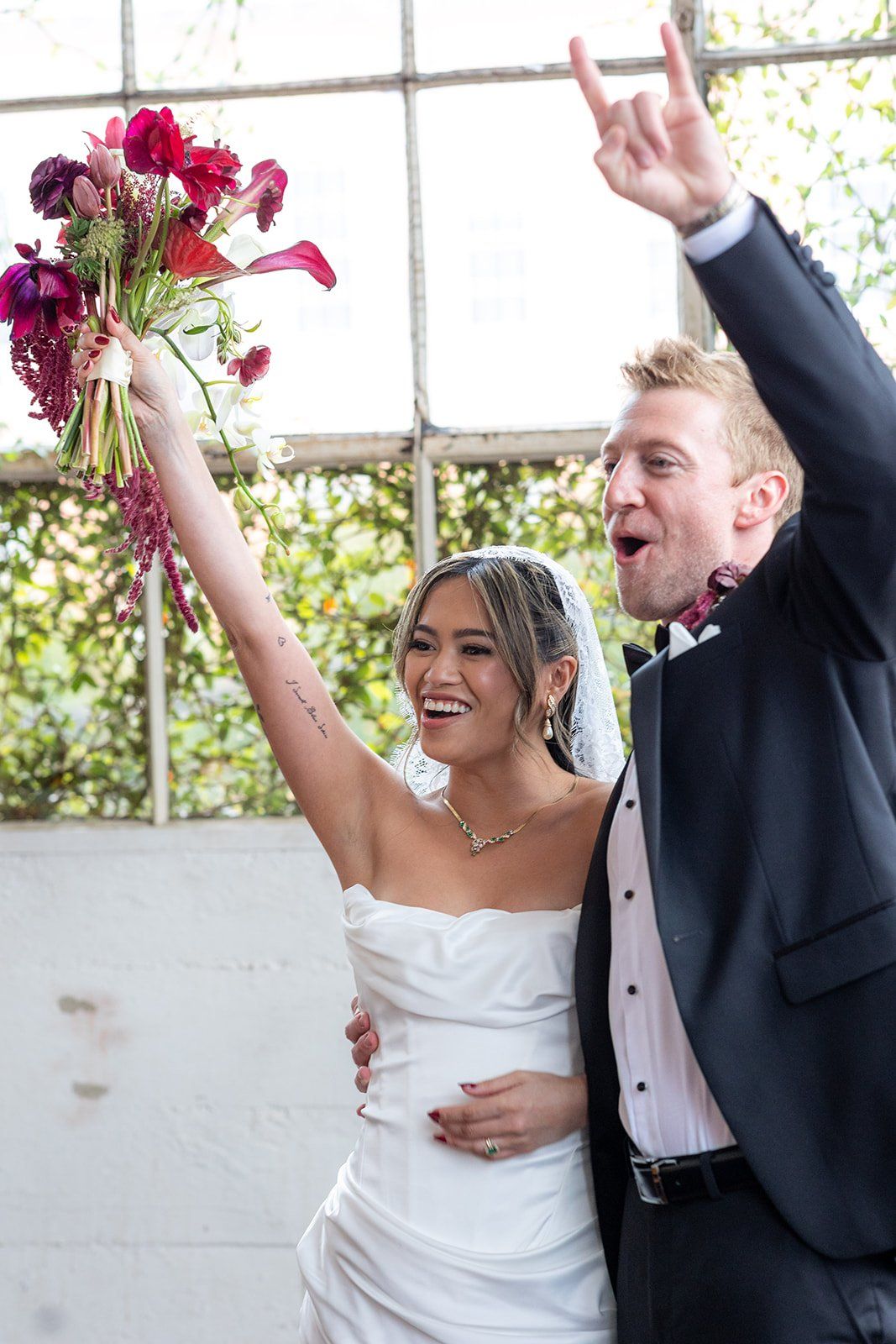 december city hall micro wedding, Portraits on the Grand Staircase