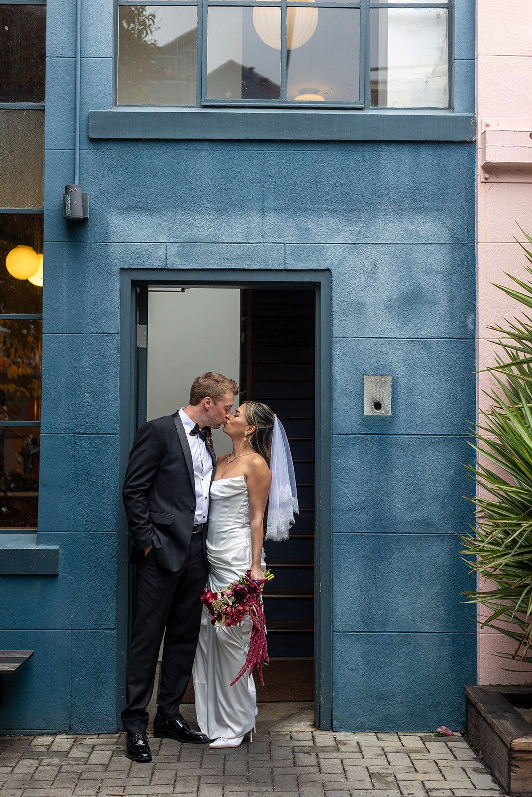 december city hall micro wedding, Portraits on the Grand Staircase