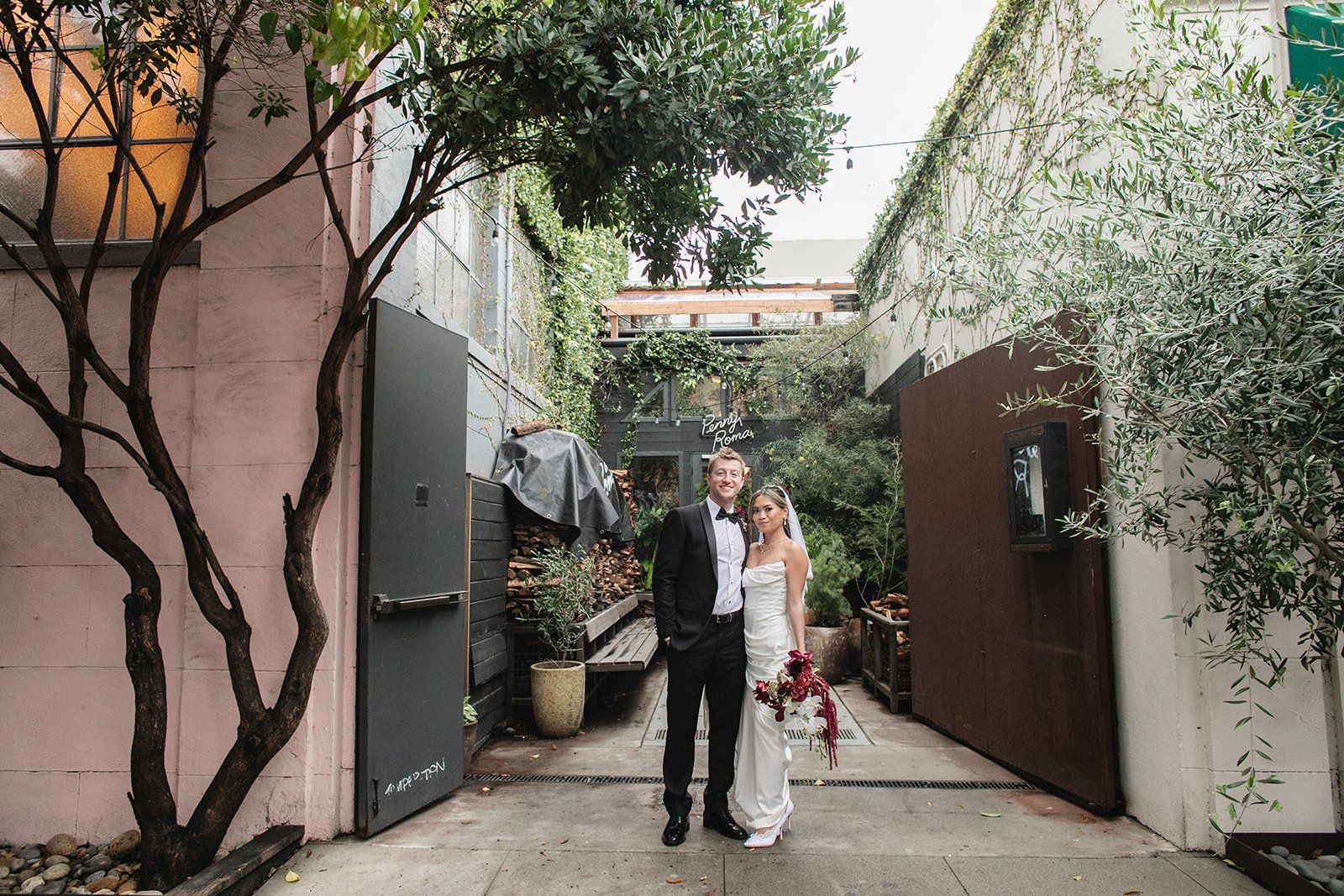 december city hall micro wedding, Portraits on the Grand Staircase