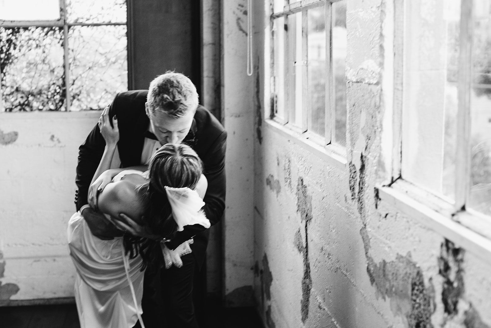 december city hall micro wedding, Portraits on the Grand Staircase