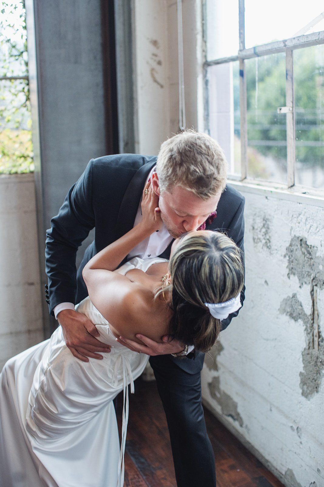 december city hall micro wedding, Portraits on the Grand Staircase