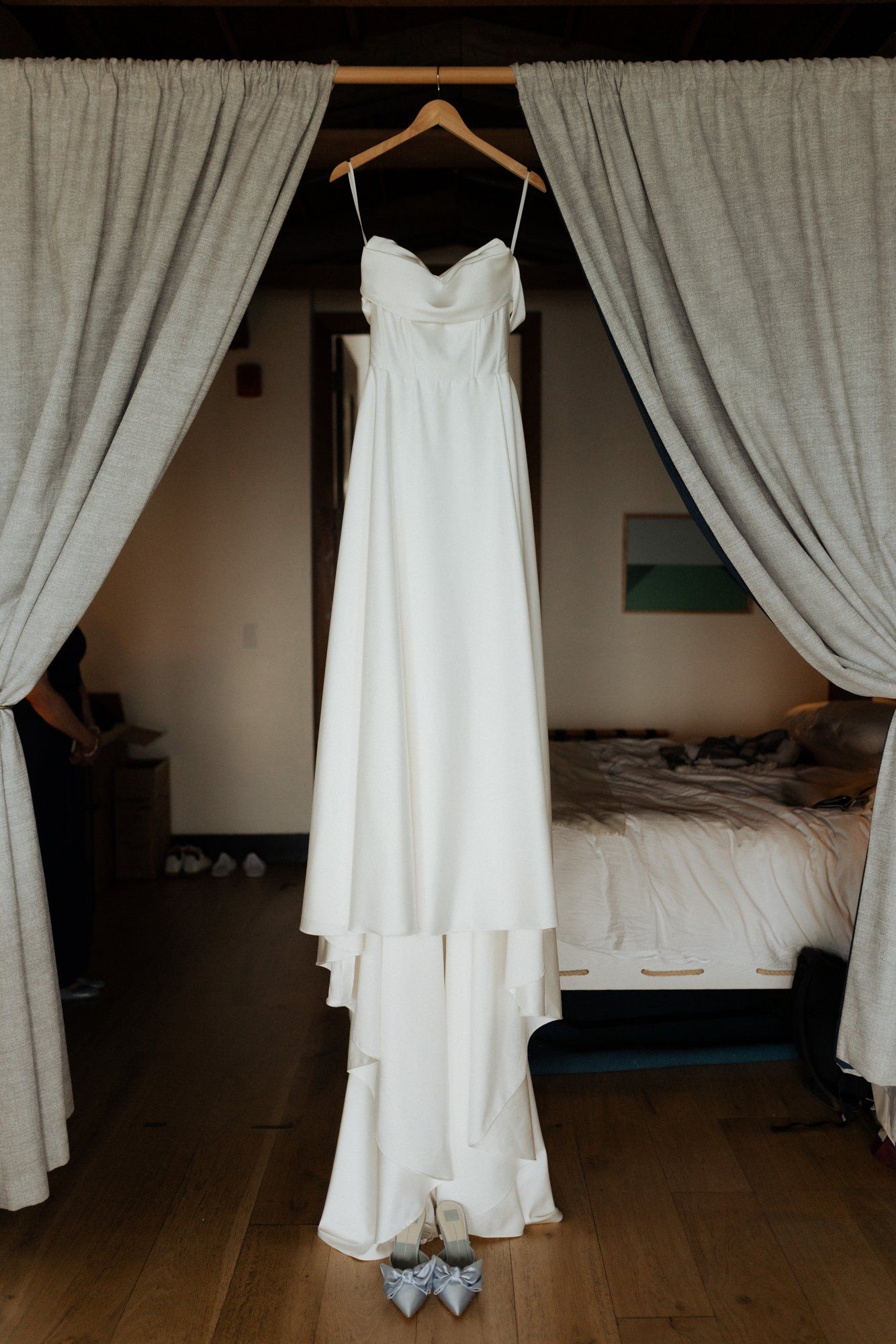 micro wedding on the Timber Cove bluff, Getting Ready at Timber Cove Resort