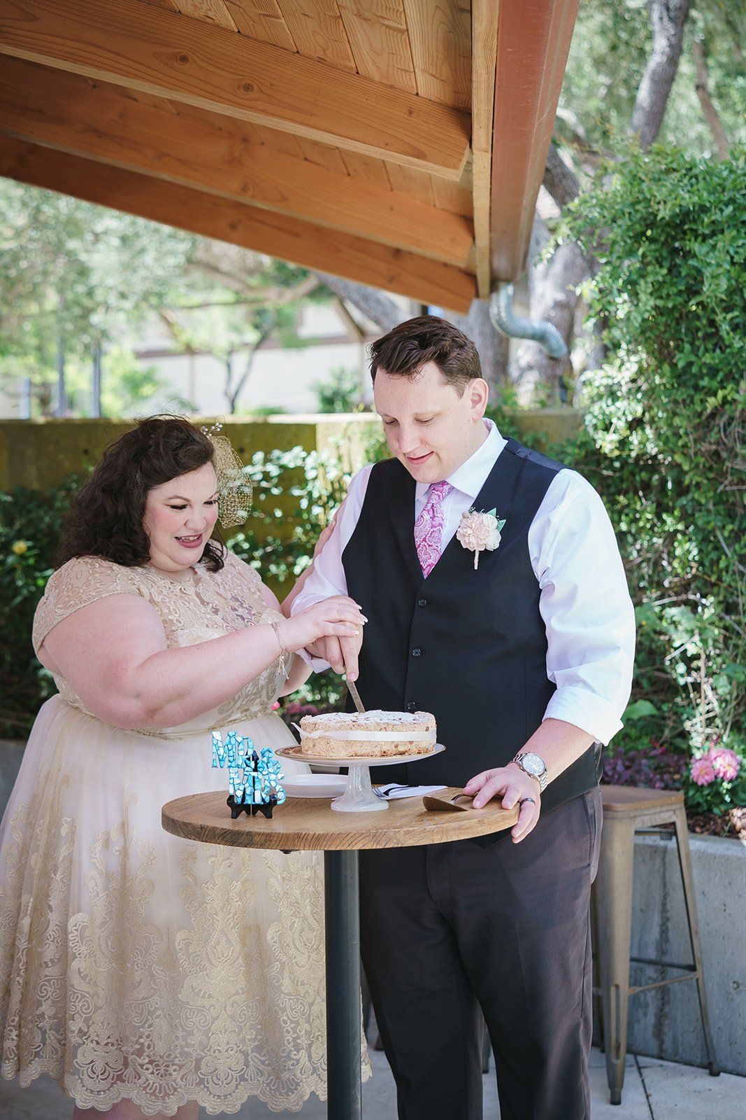 livestreamed vineyard wedding at gloria ferrer sonoma, Dinner at the Sonoma Winery