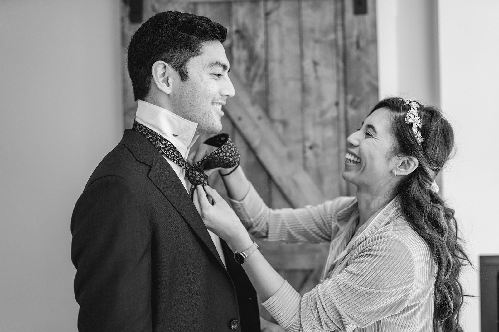 harbor house inn elopement on the mendocino coast, Getting Ready at the Coastal Lodge
