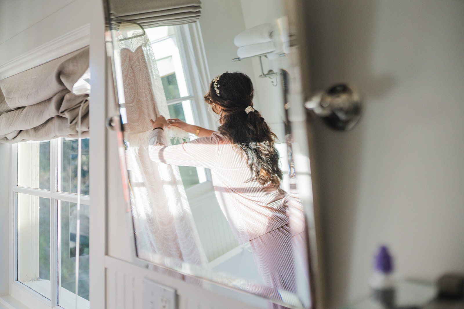 harbor house inn elopement on the mendocino coast, Getting Ready at the Coastal Lodge