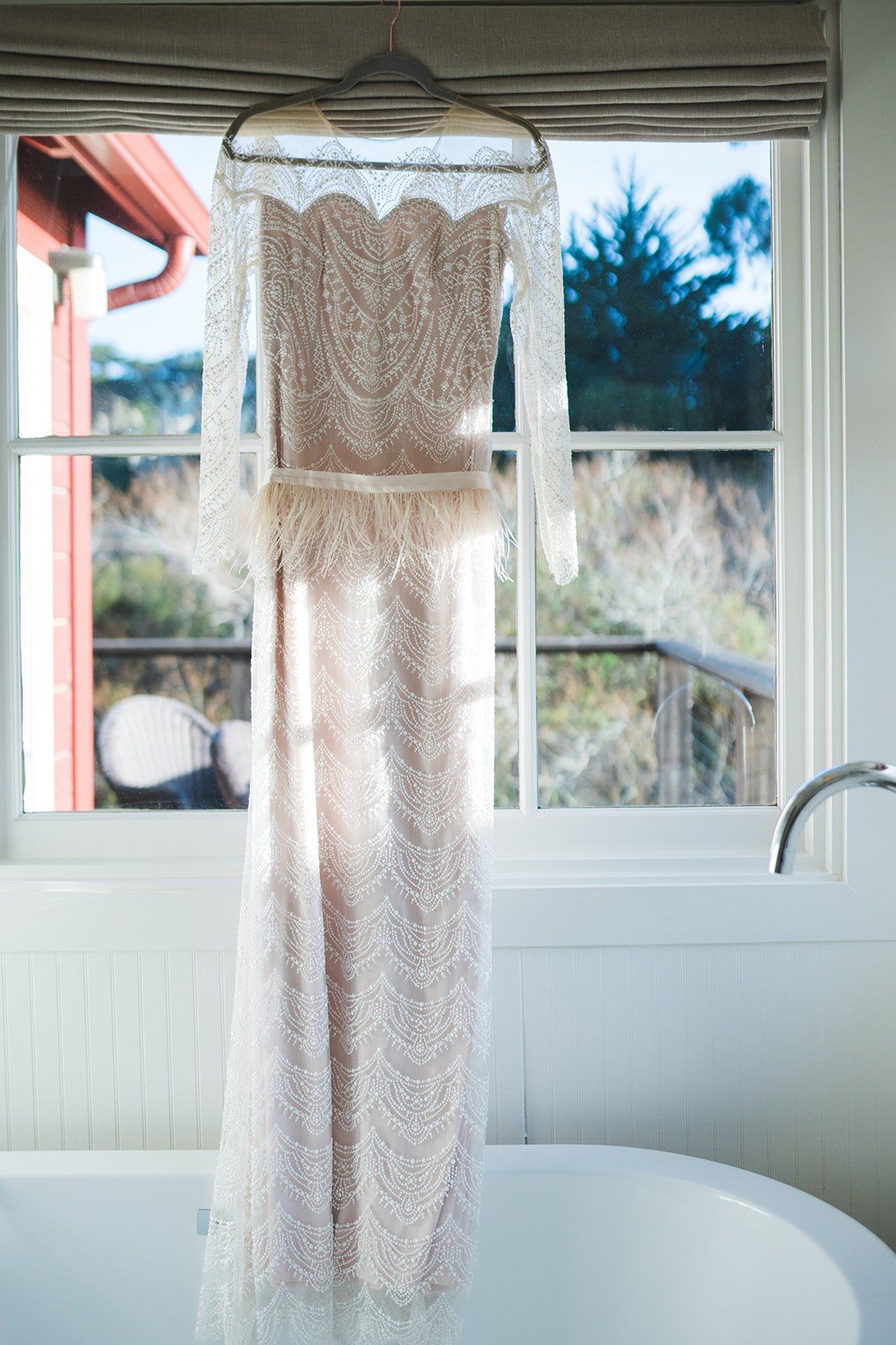 harbor house inn elopement on the mendocino coast, Getting Ready at the Coastal Lodge
