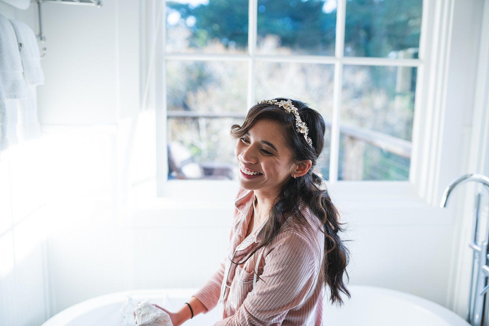 harbor house inn elopement on the mendocino coast, Getting Ready at the Coastal Lodge