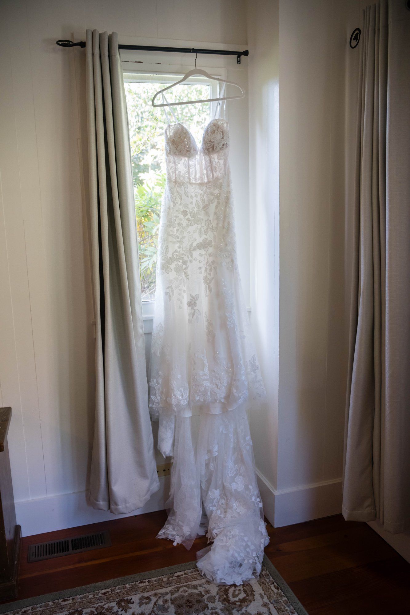fall-foliage micro wedding at sand rock farm (november, 22 guests), Getting Ready on the Estate