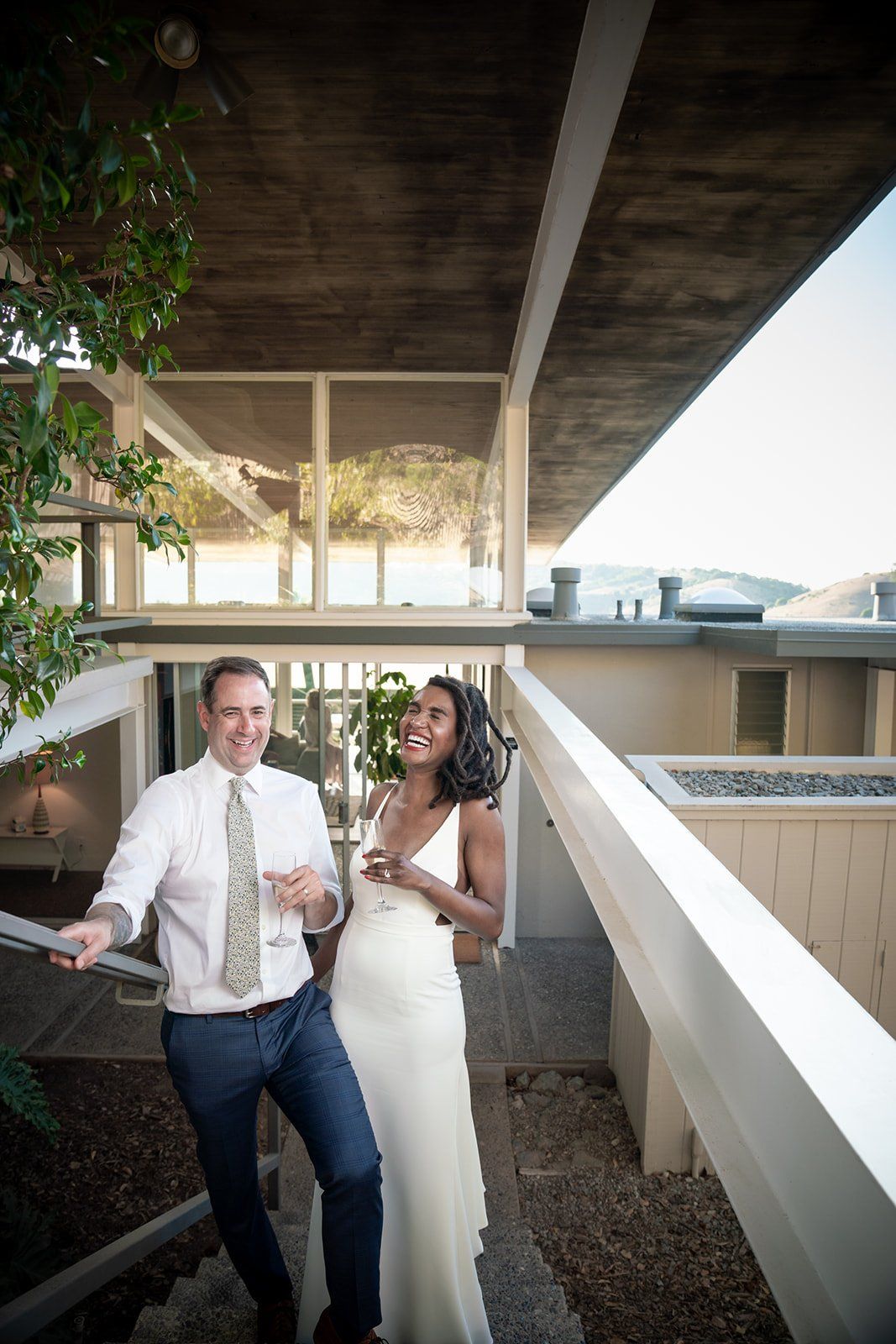 midcentury modern micro wedding at case study house #26, Portraits Inside the Case Study House #26 Landmark