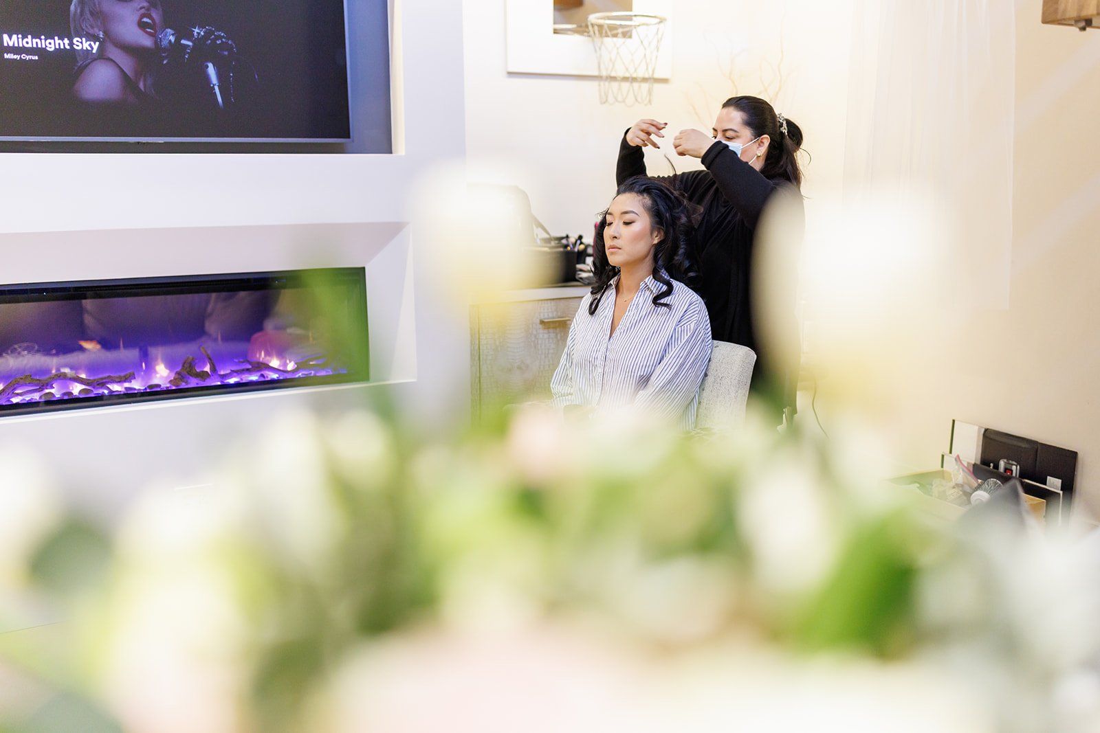 modern boutique-hotel micro wedding at r inn napa, Getting Ready at R Inn Napa