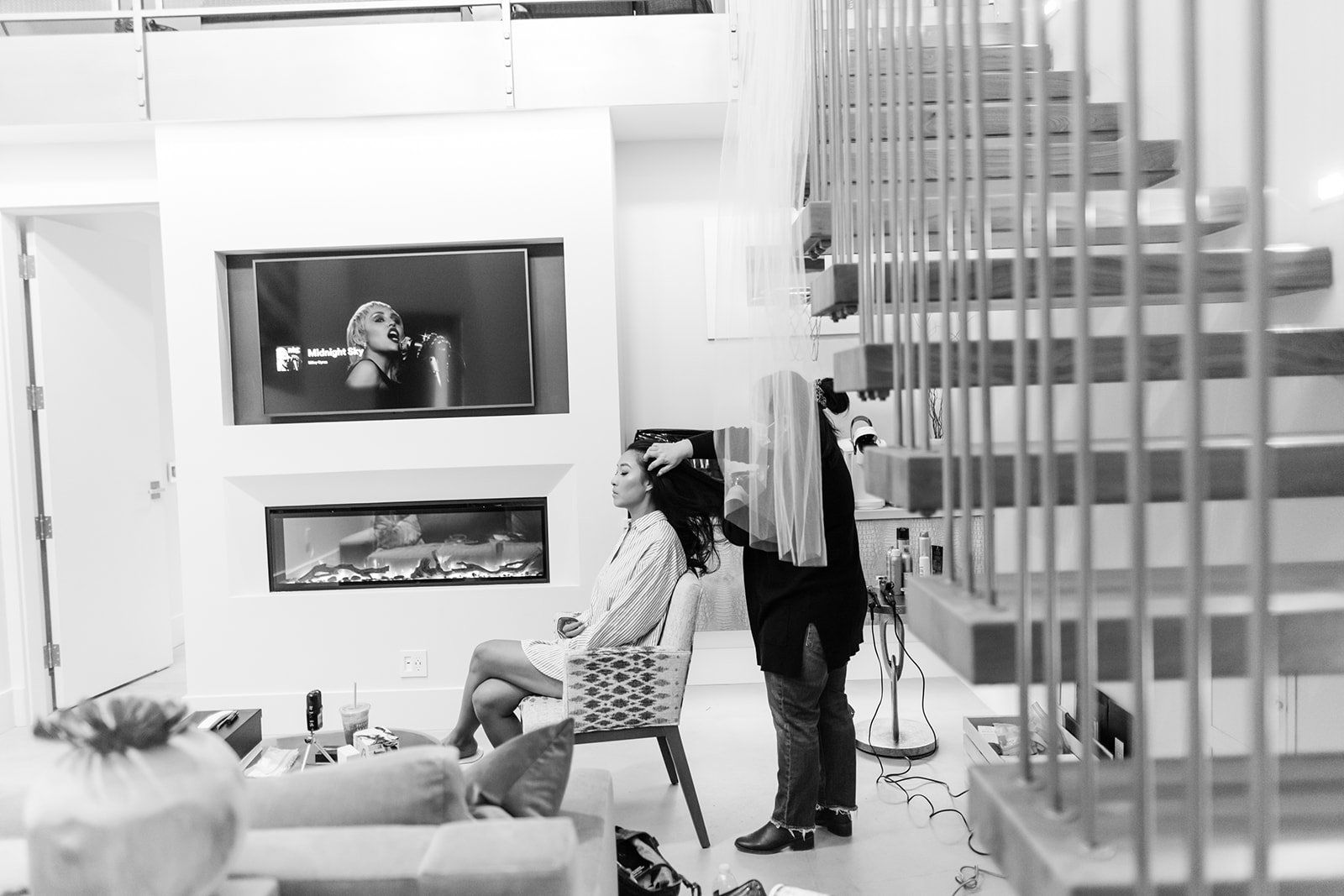 modern boutique-hotel micro wedding at r inn napa, Getting Ready at R Inn Napa