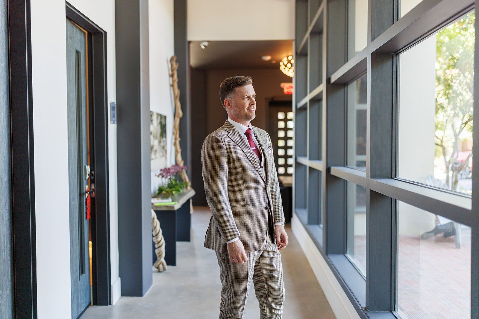 modern boutique-hotel micro wedding at r inn napa, Getting Ready at R Inn Napa