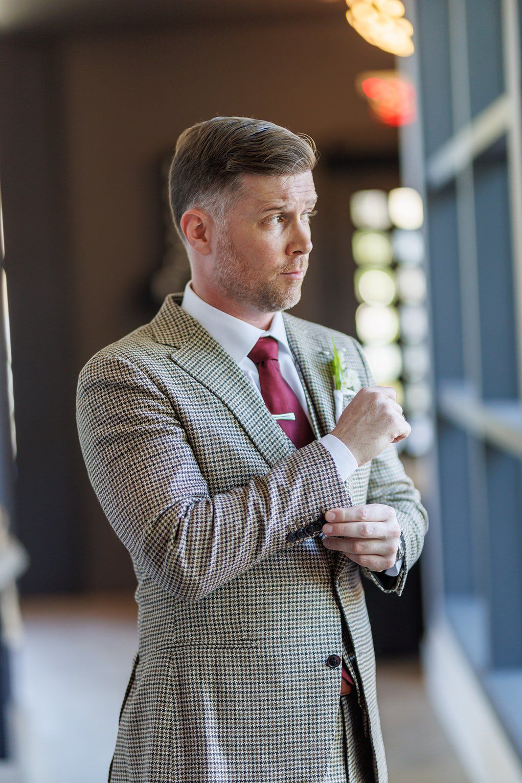 modern boutique-hotel micro wedding at r inn napa, Getting Ready at R Inn Napa