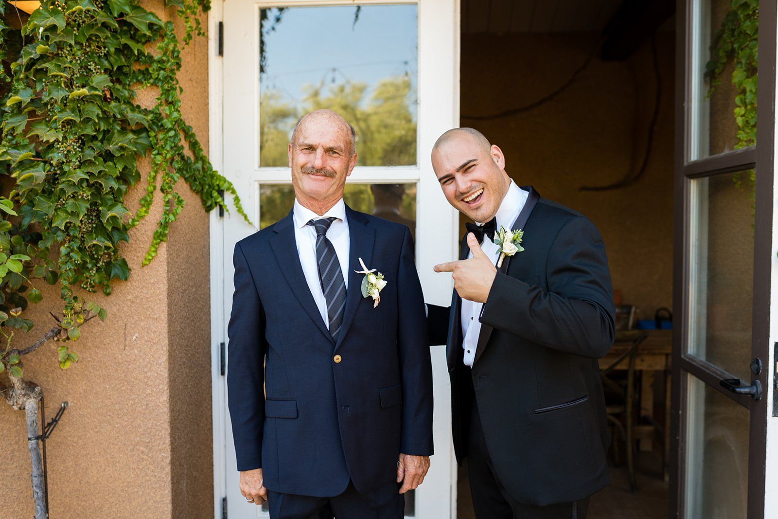 vineyard wedding with the dog as greeter at viansa sonoma, Family Photos and the Vineyard