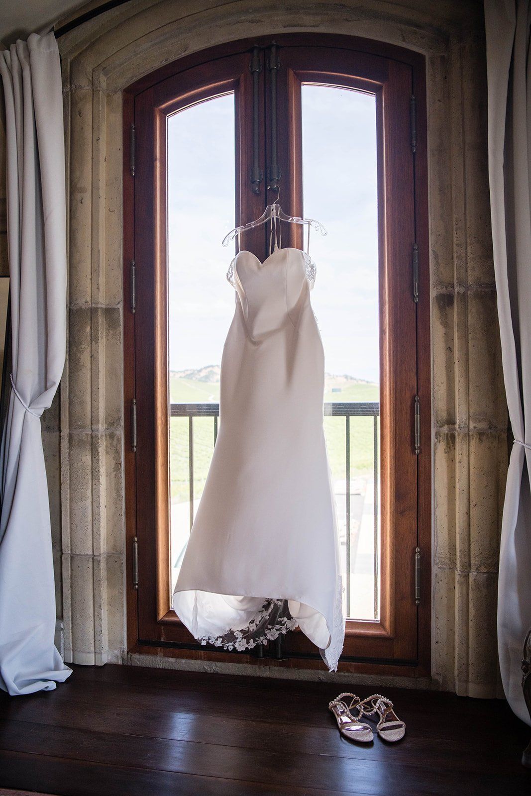 château-airbnb micro wedding, sonoma, Getting Ready at the Château