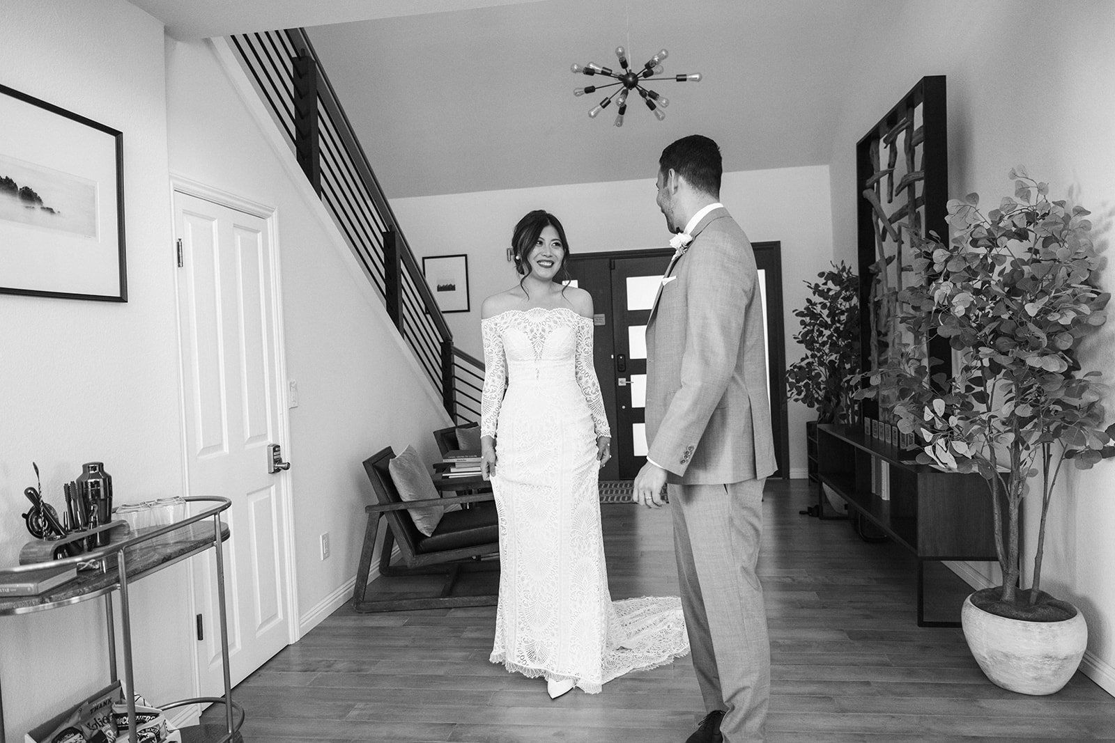 spring elopement at wander anchor bay mendocino coast, Getting Ready at Wander Anchor Bay